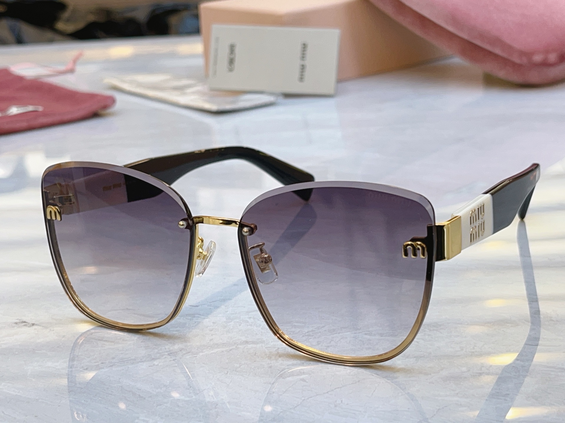 ，【MIUMI*】缪*缪新款太阳镜，Mod: MU 59ZS，SIZE:61口16-145