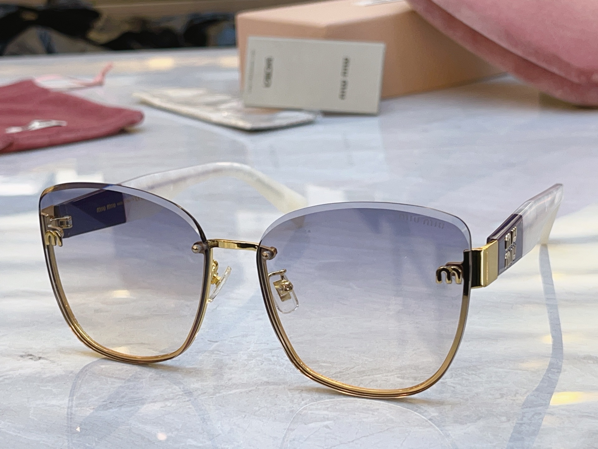 ，【MIUMI*】缪*缪新款太阳镜，Mod: MU 59ZS，SIZE:61口16-145