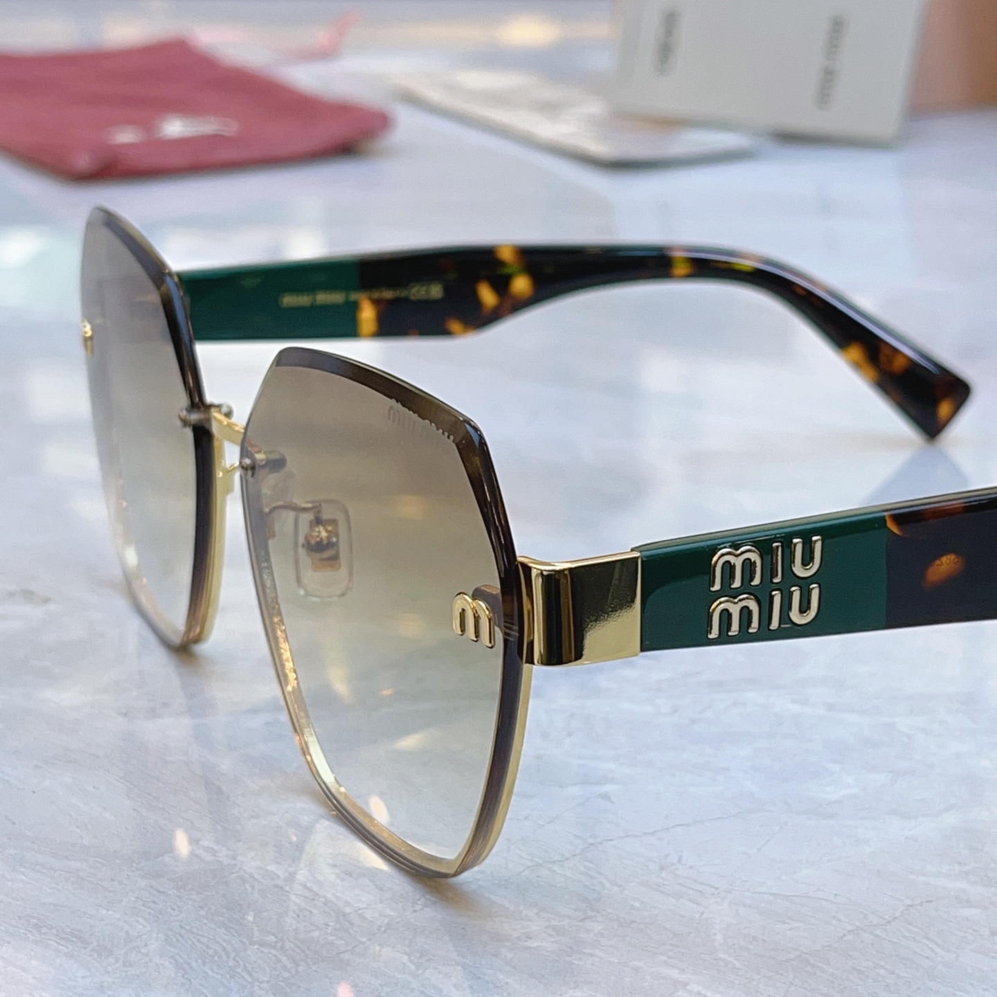 ，【MIUMI*】缪*缪新款太阳镜，Mod: MU 58ZS，SIZE:62口16-145