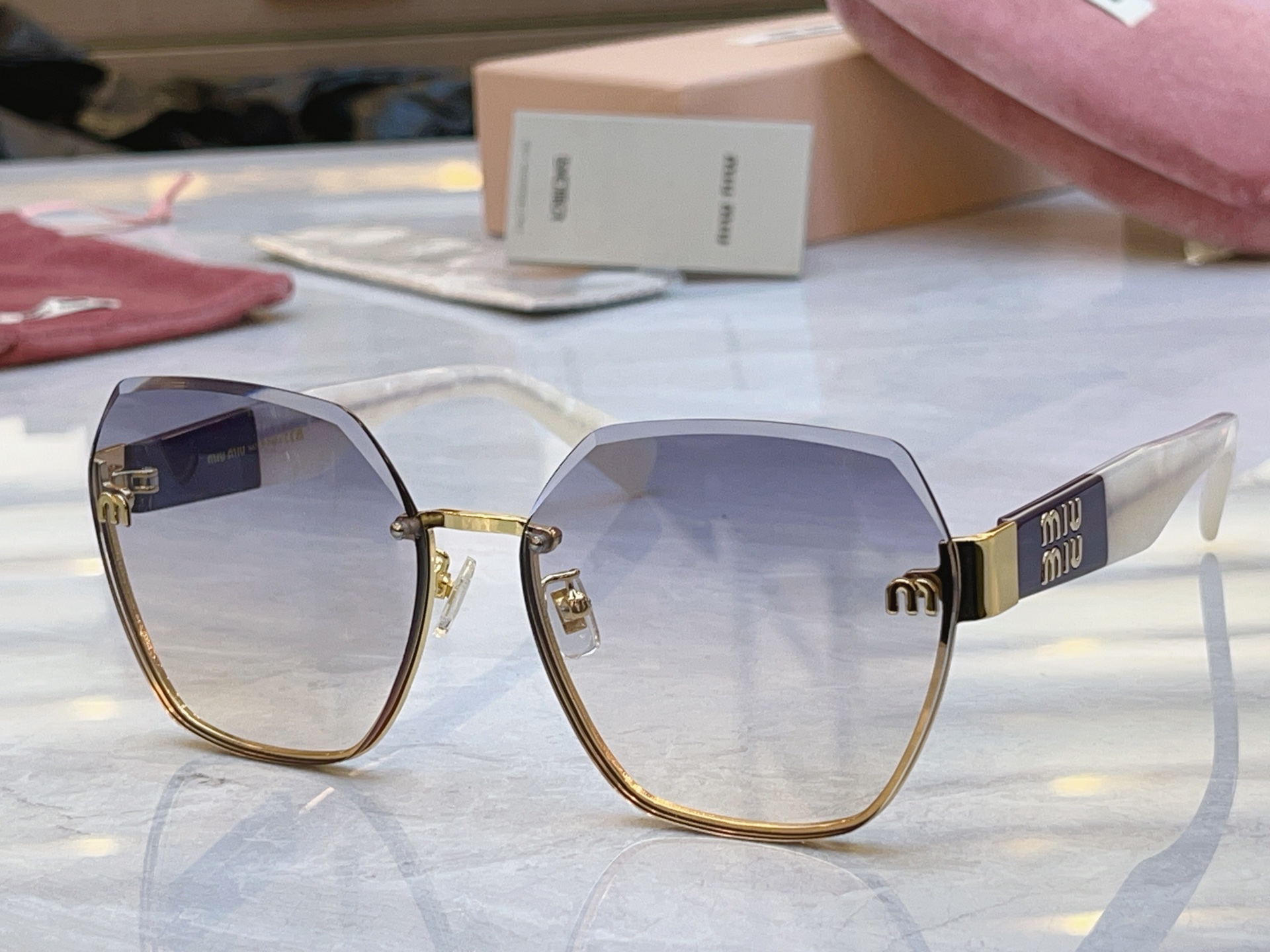 ，【MIUMI*】缪*缪新款太阳镜，Mod: MU 58ZS，SIZE:62口16-145