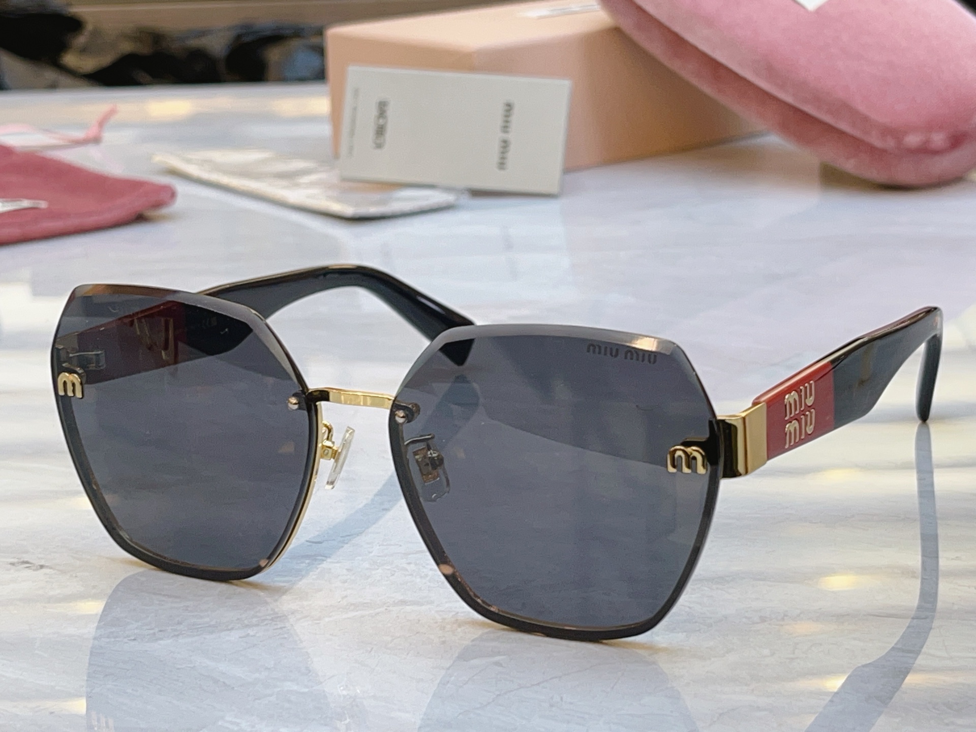 ，【MIUMI*】缪*缪新款太阳镜，Mod: MU 58ZS，SIZE:62口16-145