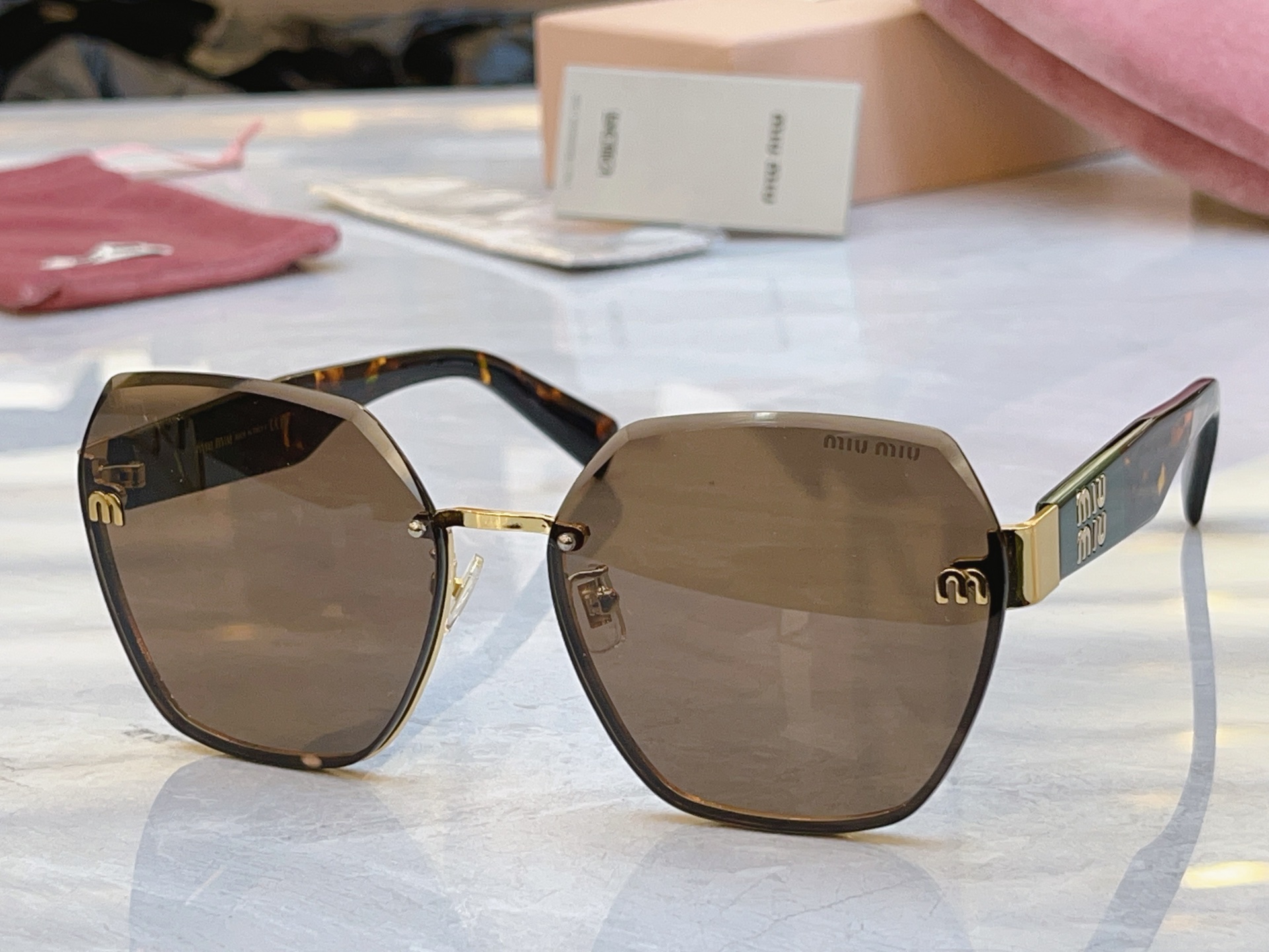 ，【MIUMI*】缪*缪新款太阳镜，Mod: MU 58ZS，SIZE:62口16-145