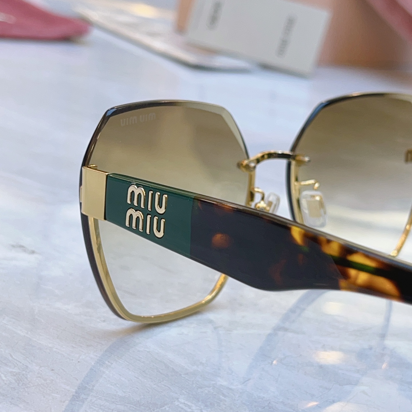 ，【MIUMI*】缪*缪新款太阳镜，Mod: MU 58ZS，SIZE:62口16-145