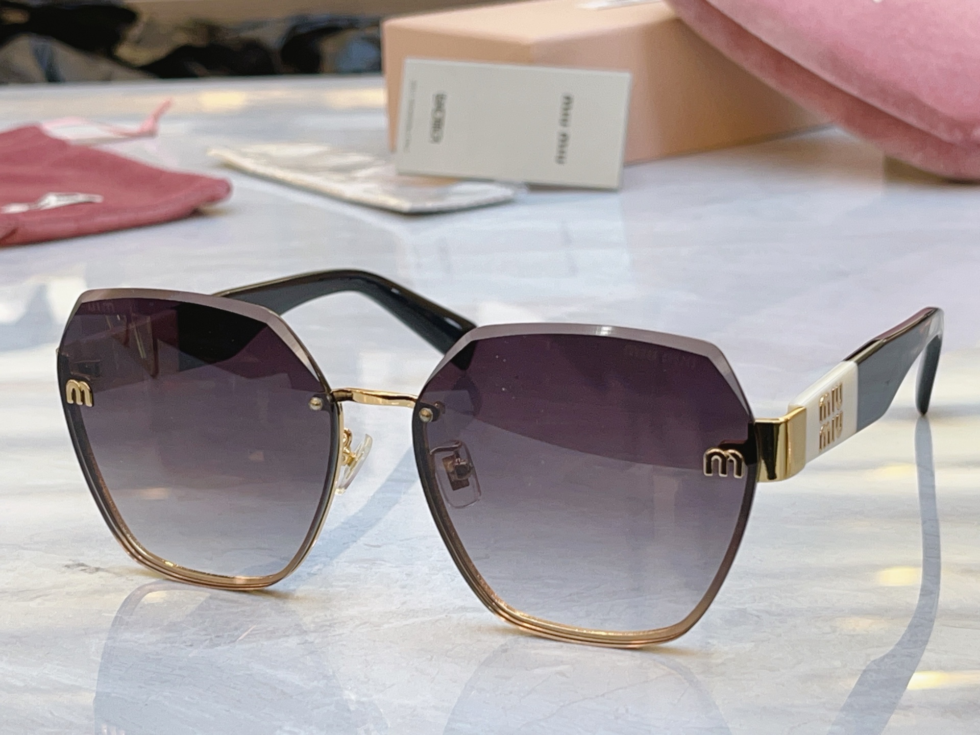 ，【MIUMI*】缪*缪新款太阳镜，Mod: MU 58ZS，SIZE:62口16-145