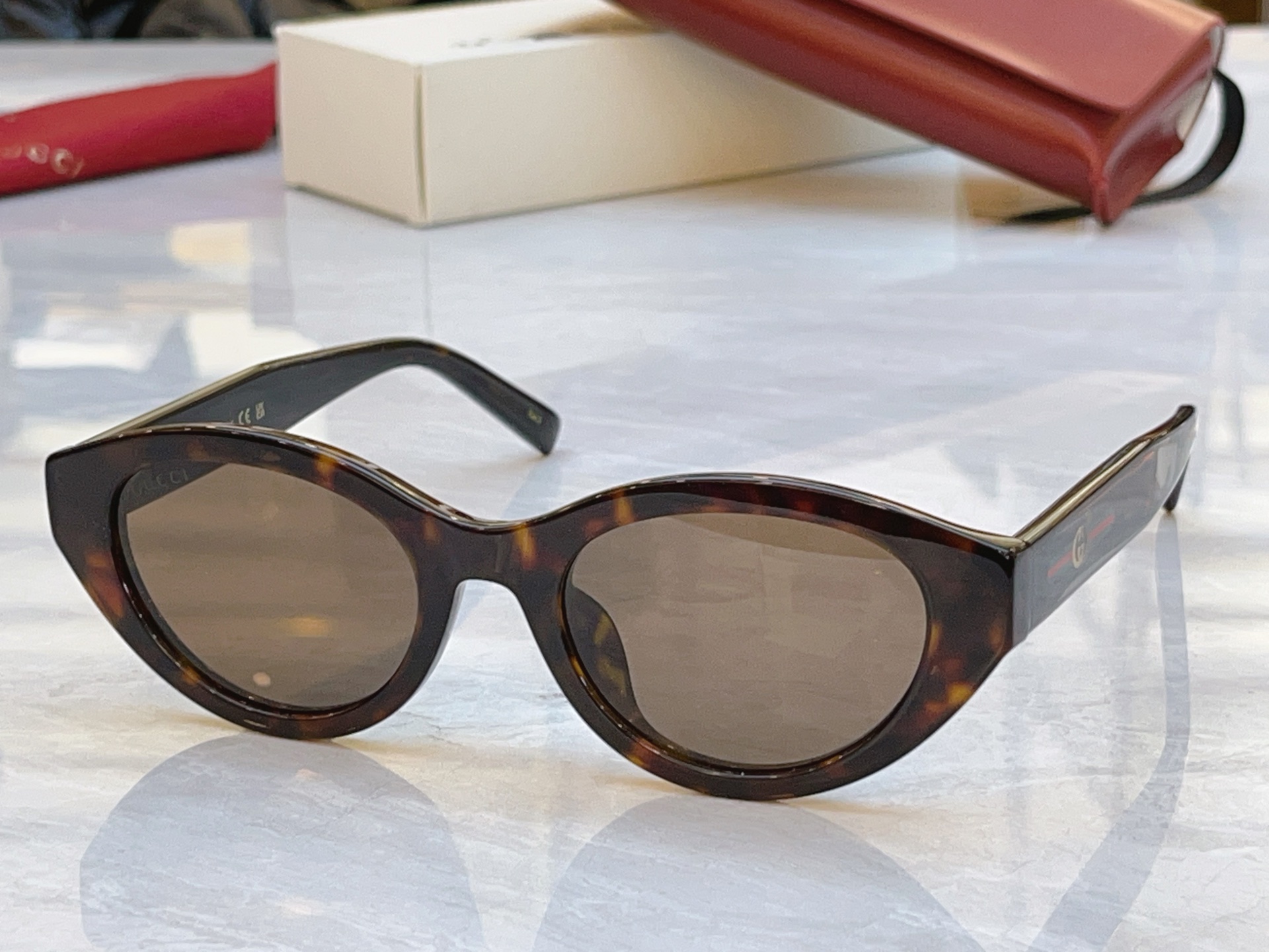 ，【GUCC*】古*驰新款太阳镜，MODEL：GG2105S，SIZE：52口20-145