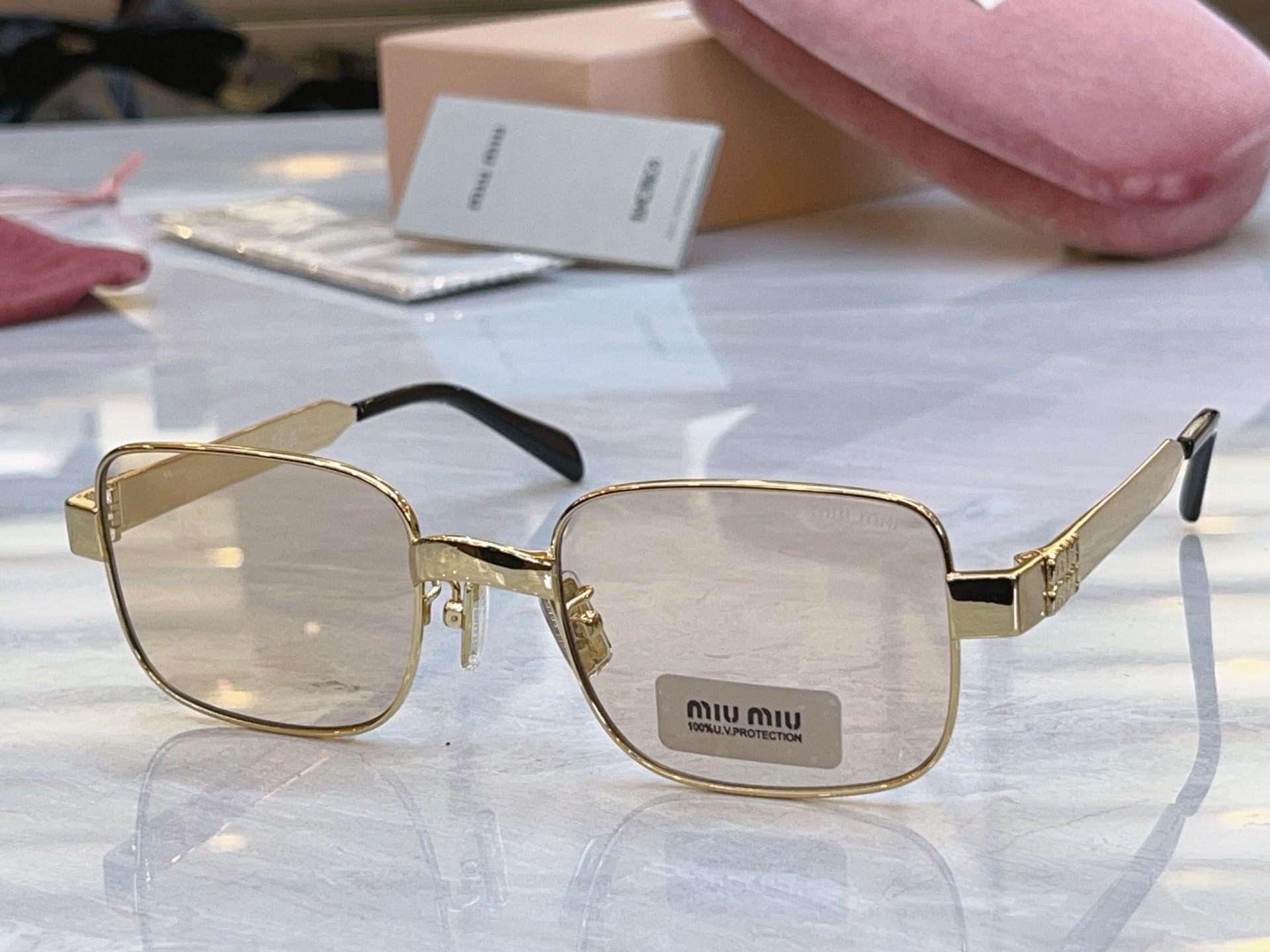 ，【MIUMI*】缪*缪新款太阳镜，Mod: MU B54S，SIZE:52口22-135