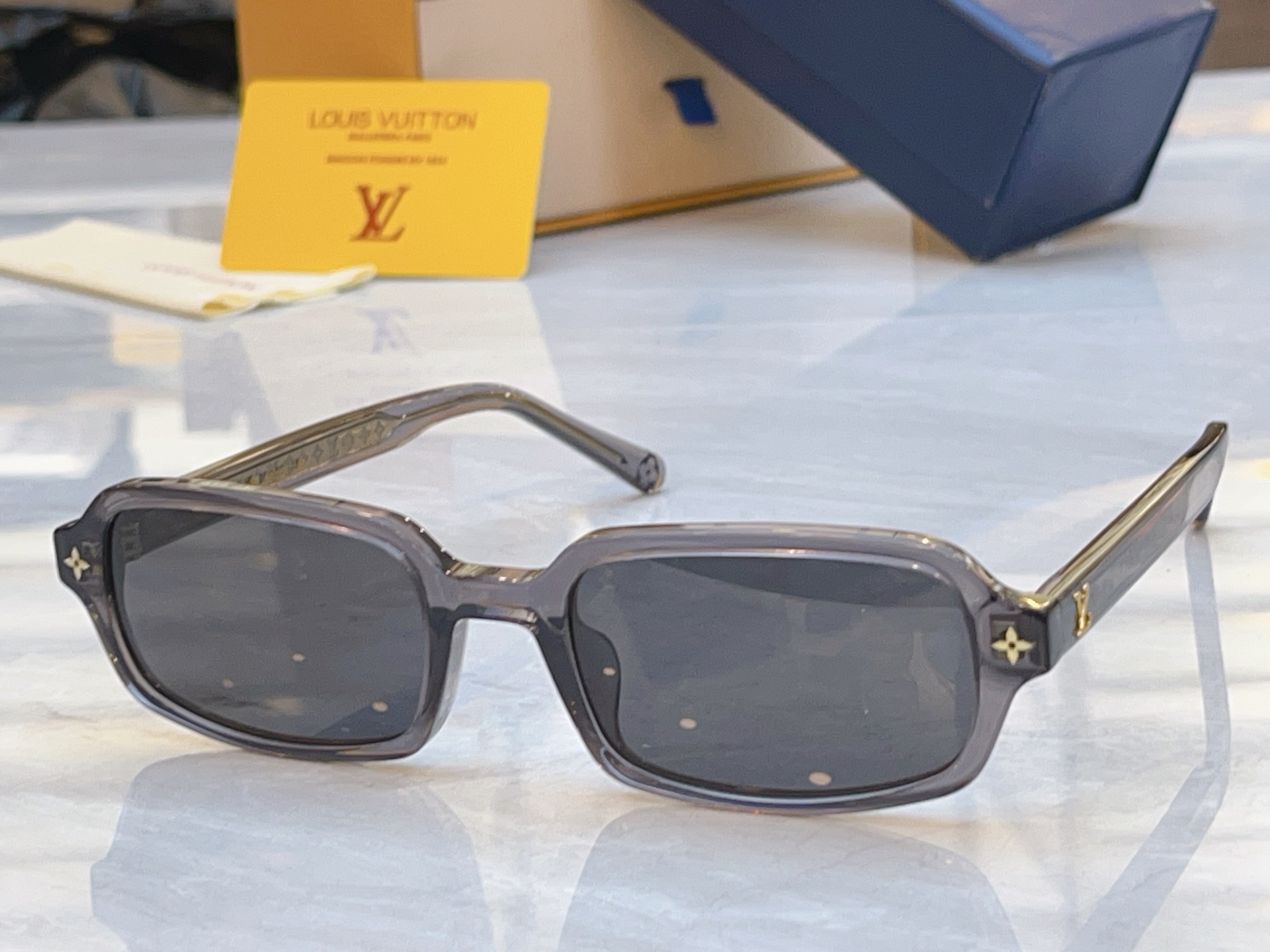 ，【LOUIS VUITTO*】路易*威登新款太阳镜，MODEL：Z2978U，SIZE：55口21-1