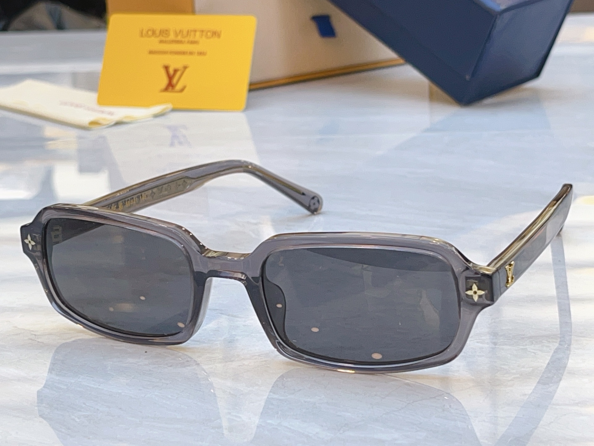 ，【LOUIS VUITTO*】路易*威登新款太阳镜，MODEL：Z2978U，SIZE：55口21-1