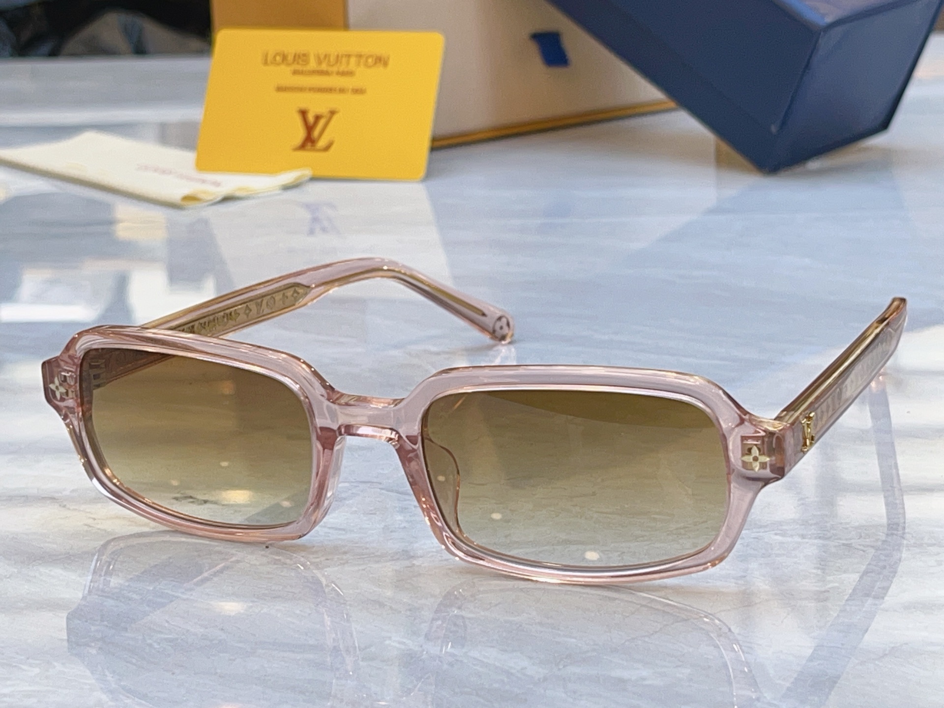 ，【LOUIS VUITTO*】路易*威登新款太阳镜，MODEL：Z2978U，SIZE：55口21-1