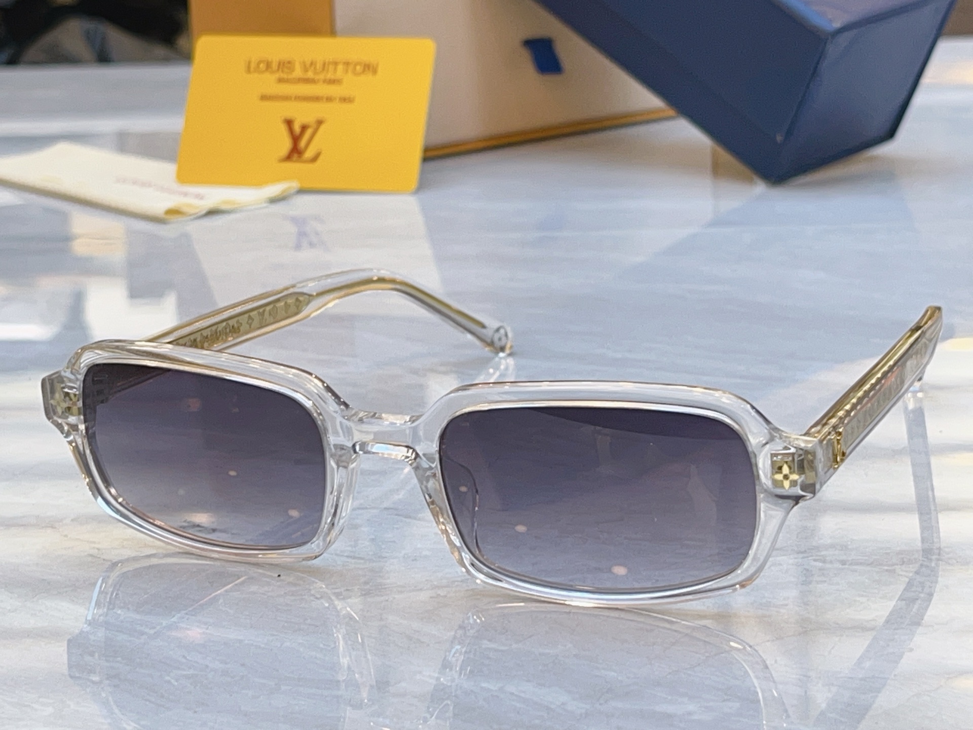 ，【LOUIS VUITTO*】路易*威登新款太阳镜，MODEL：Z2978U，SIZE：55口21-1