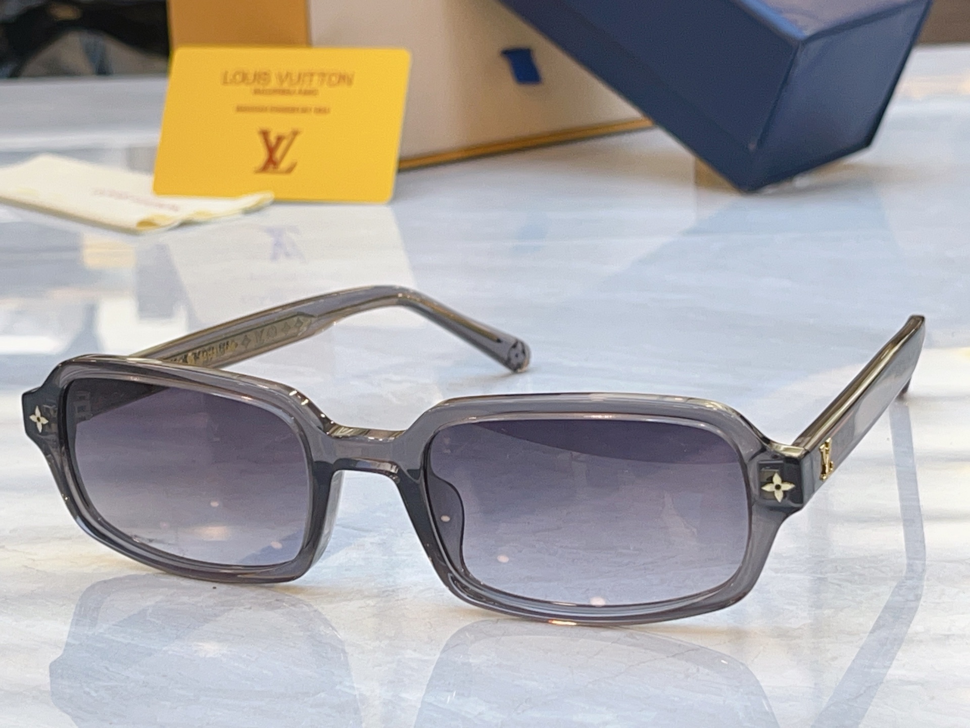 ，【LOUIS VUITTO*】路易*威登新款太阳镜，MODEL：Z2978U，SIZE：55口21-1