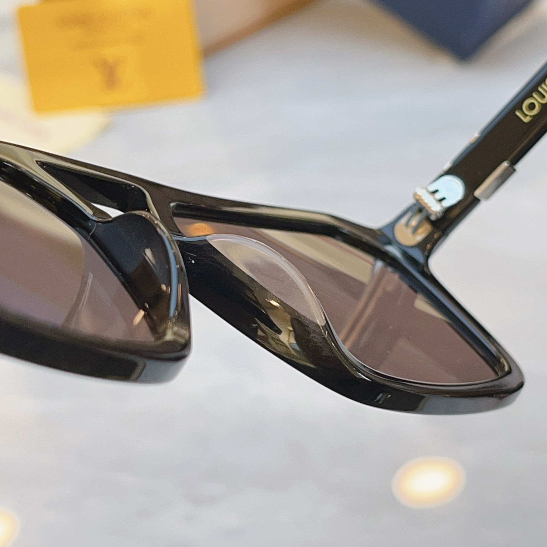 ，【LOUIS VUITTO*】路易*威登新款太阳镜，MODEL：Z3095U，SIZE：56口18-1