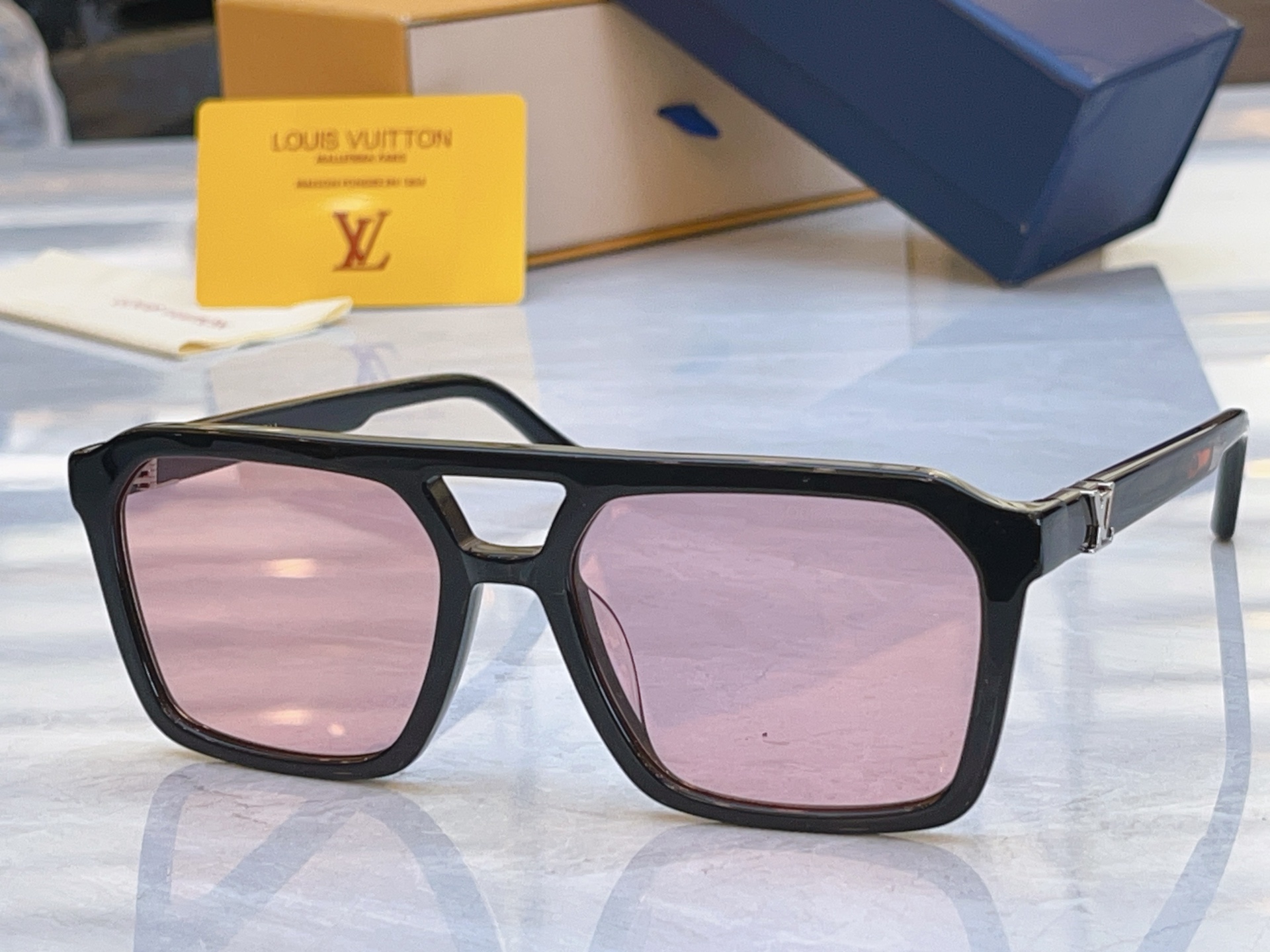 ，【LOUIS VUITTO*】路易*威登新款太阳镜，MODEL：Z3095U，SIZE：56口18-1