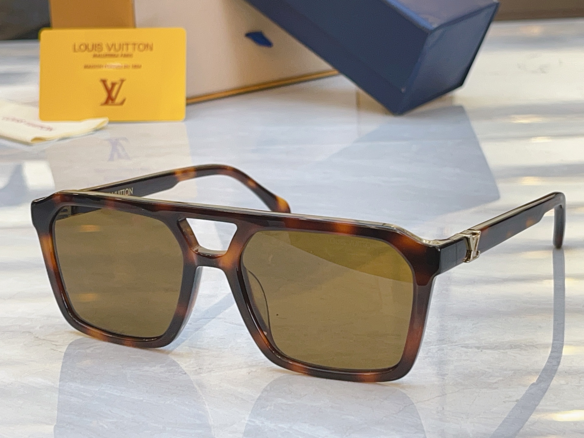 ，【LOUIS VUITTO*】路易*威登新款太阳镜，MODEL：Z3095U，SIZE：56口18-1