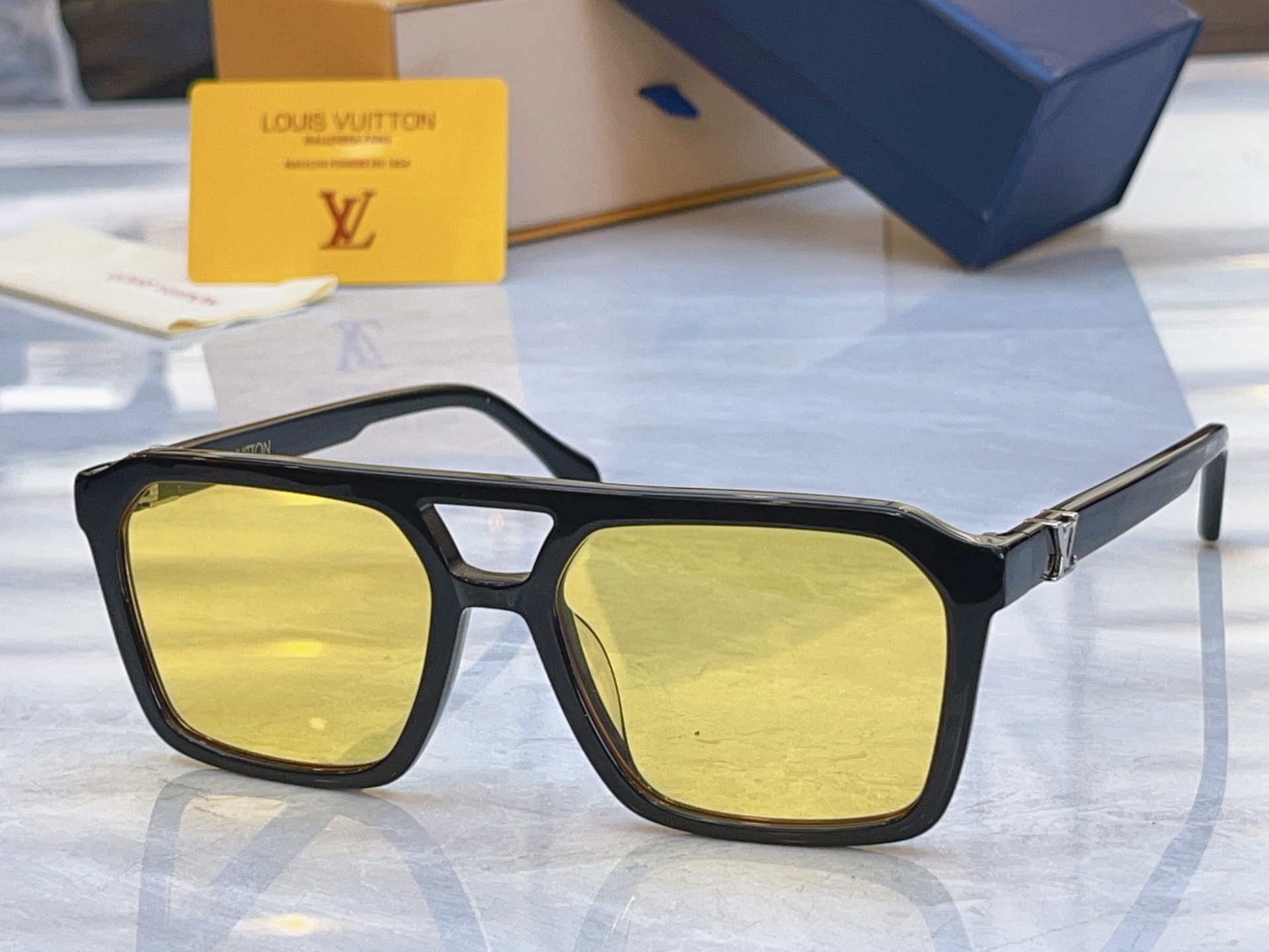 ，【LOUIS VUITTO*】路易*威登新款太阳镜，MODEL：Z3095U，SIZE：56口18-1