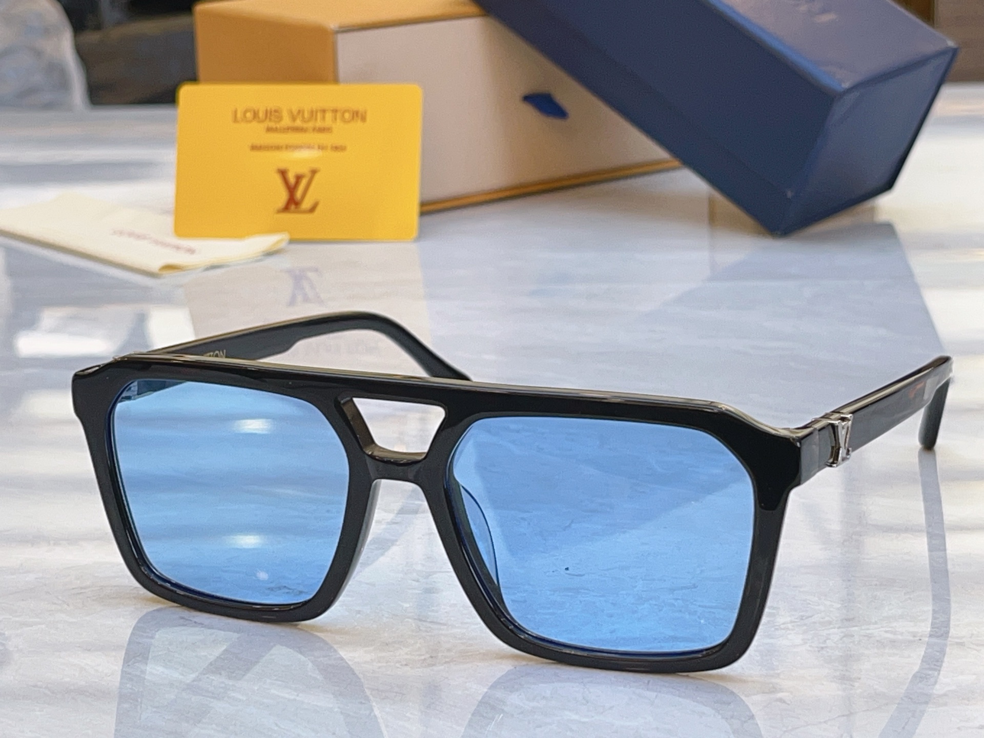 ，【LOUIS VUITTO*】路易*威登新款太阳镜，MODEL：Z3095U，SIZE：56口18-1