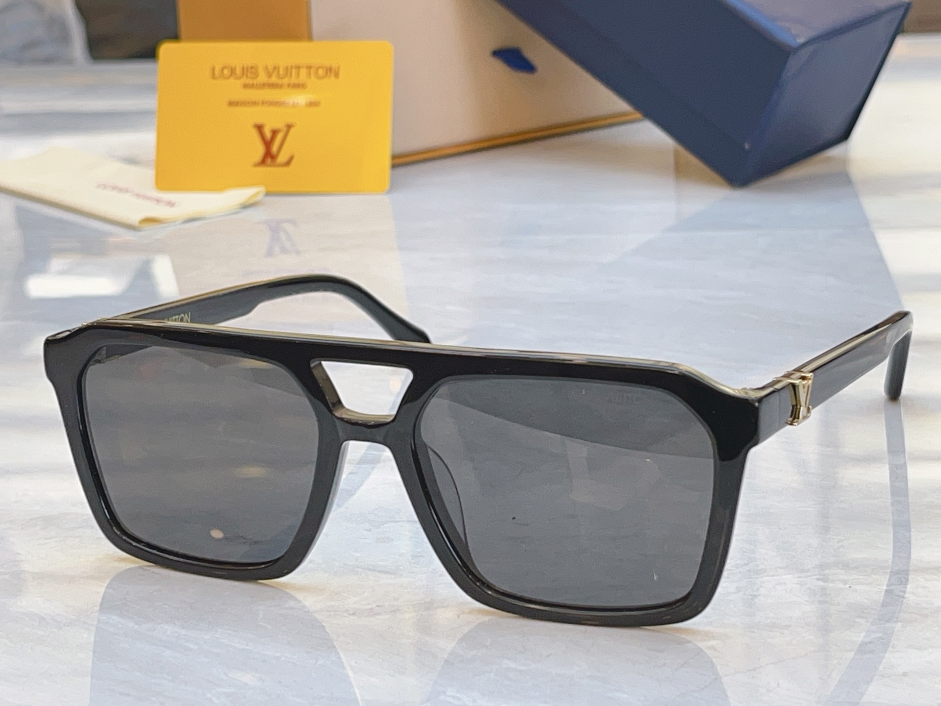 ，【LOUIS VUITTO*】路易*威登新款太阳镜，MODEL：Z3095U，SIZE：56口18-1