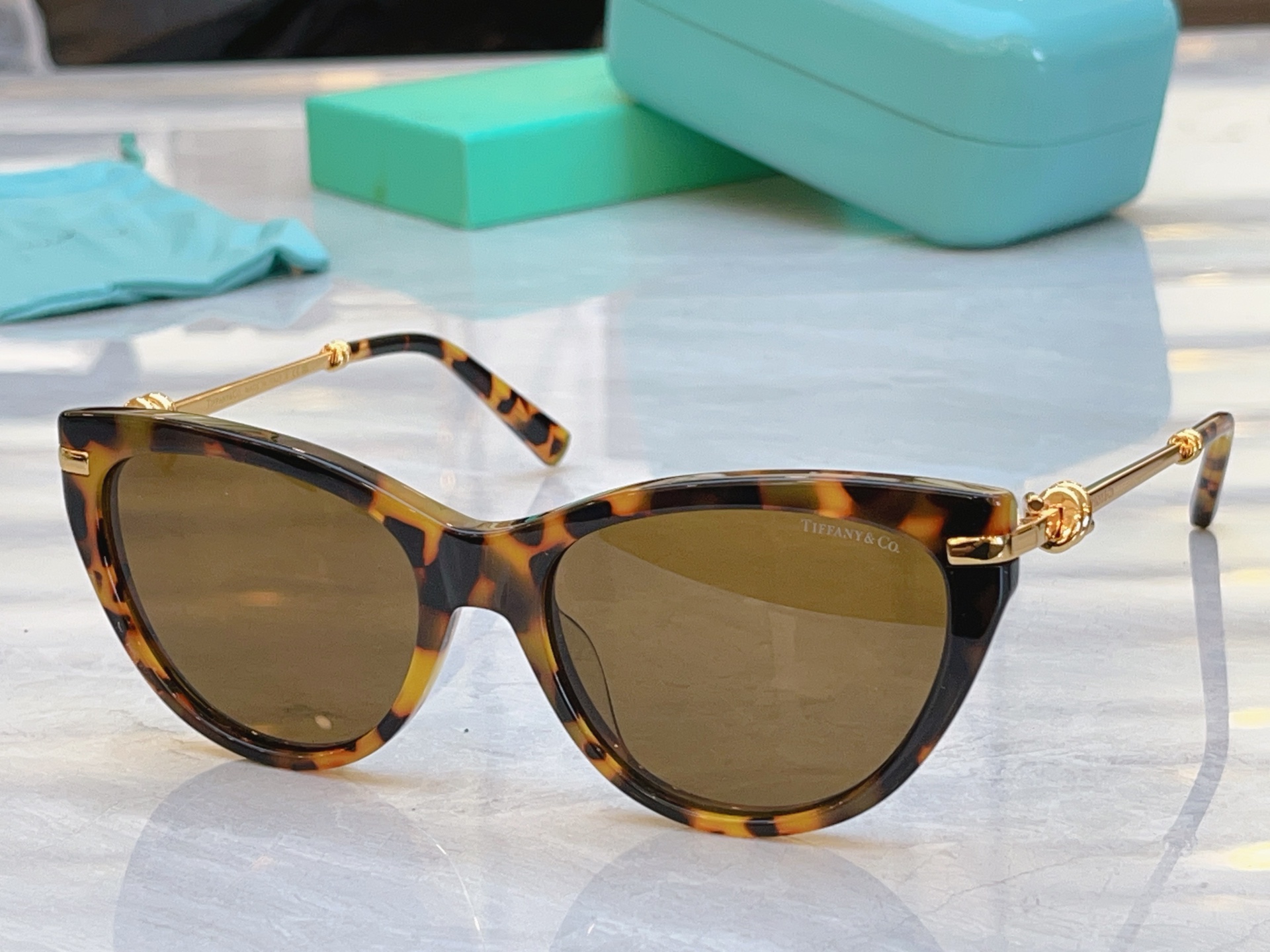 ，【Tiffany & Co.】蒂芙*尼新款太阳镜，Mod：TF4253，Size：56口18-145