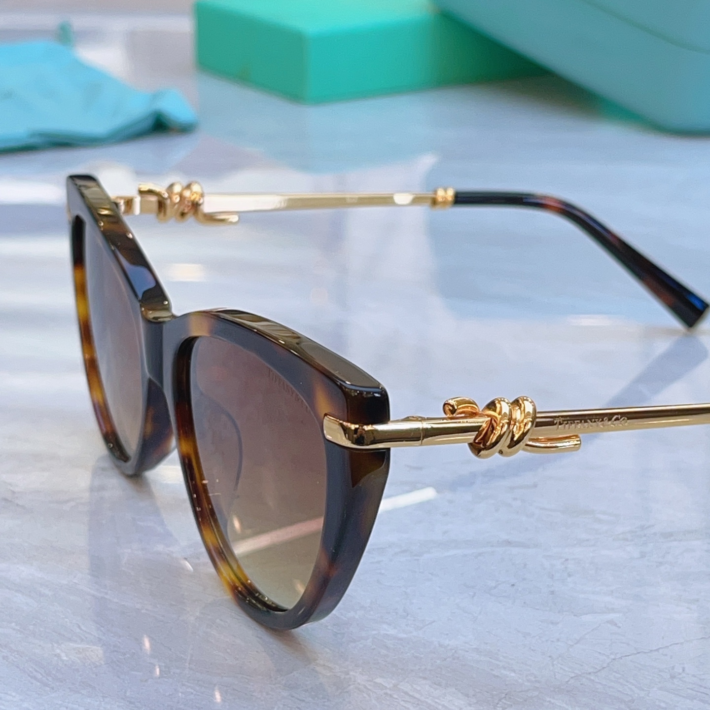 ，【Tiffany & Co.】蒂芙*尼新款太阳镜，Mod：TF4253，Size：56口18-145