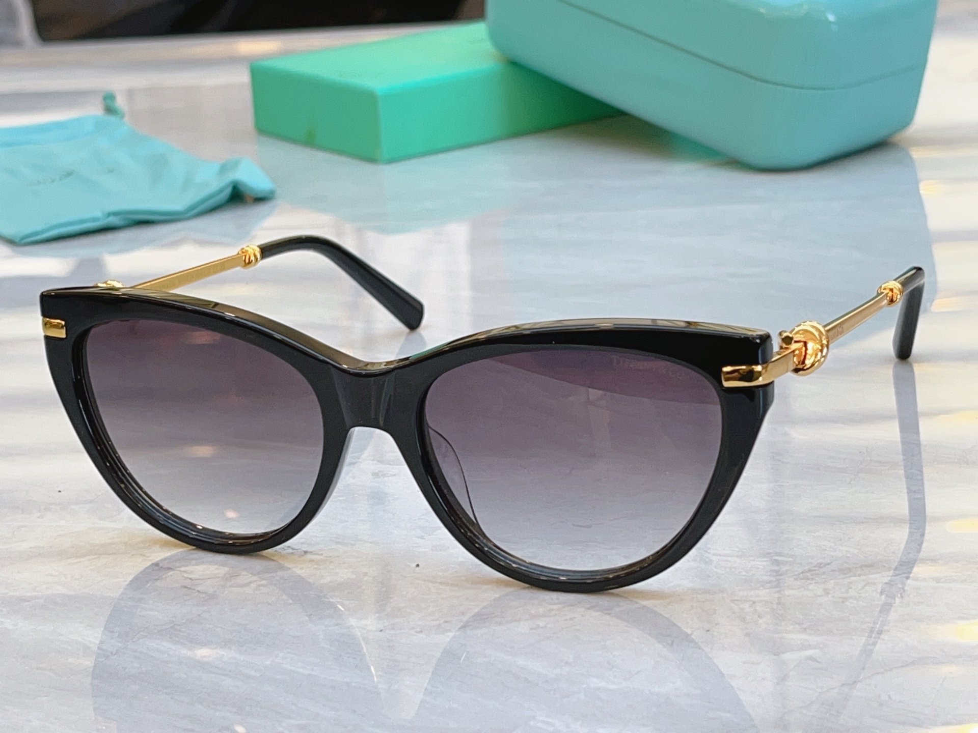 ，【Tiffany & Co.】蒂芙*尼新款太阳镜，Mod：TF4253，Size：56口18-145