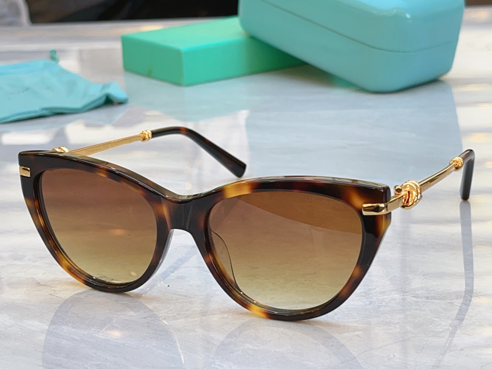 ，【Tiffany & Co.】蒂芙*尼新款太阳镜，Mod：TF4253，Size：56口18-145