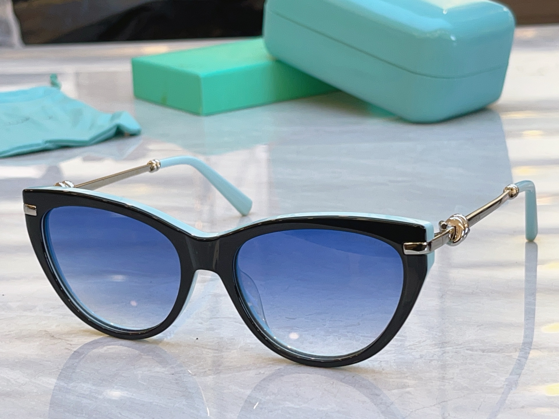 ，【Tiffany & Co.】蒂芙*尼新款太阳镜，Mod：TF4253，Size：56口18-145