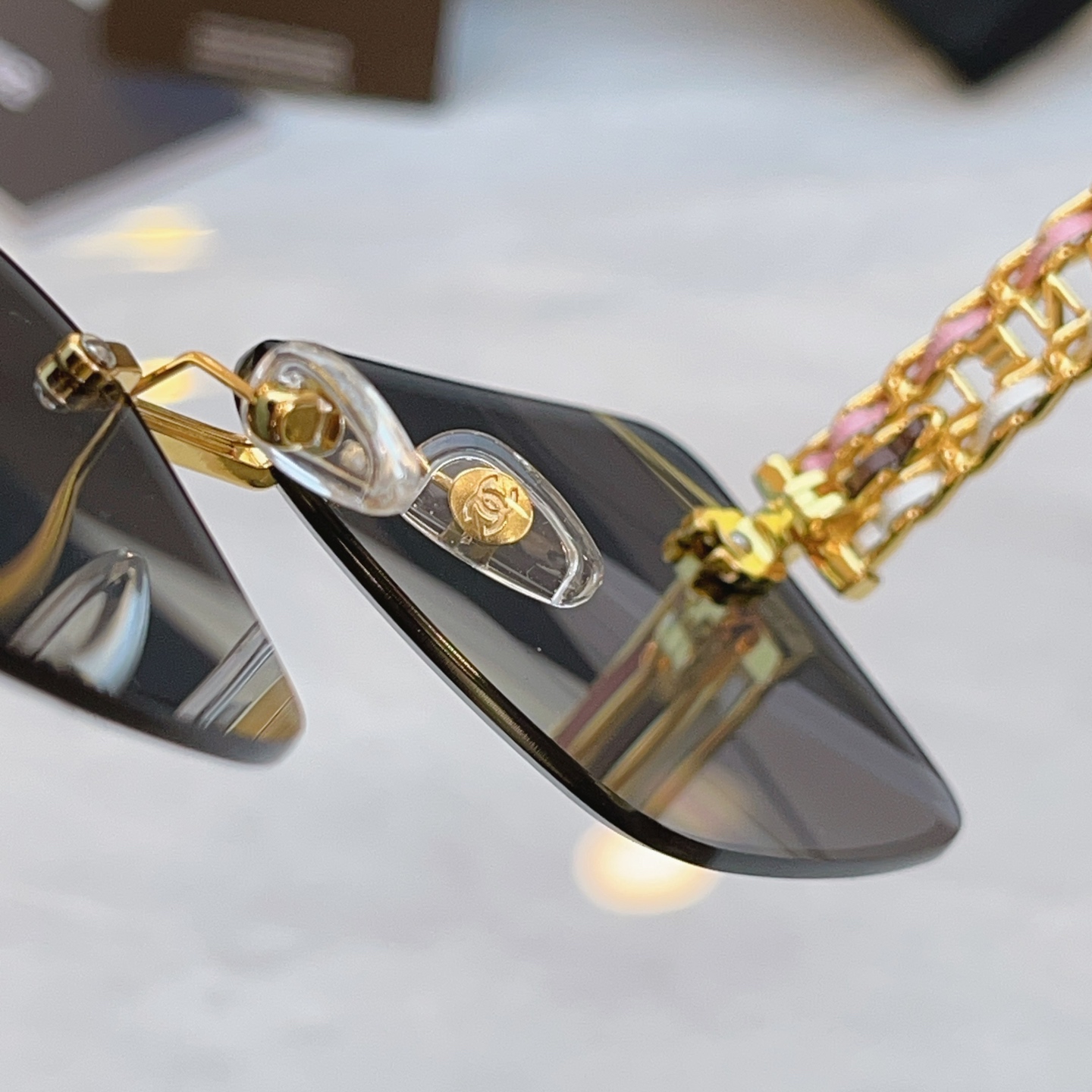 ，【CHANE*】香奈*儿新款太阳镜🕶️，MODEL：CH1902，SIZE：63口17-145