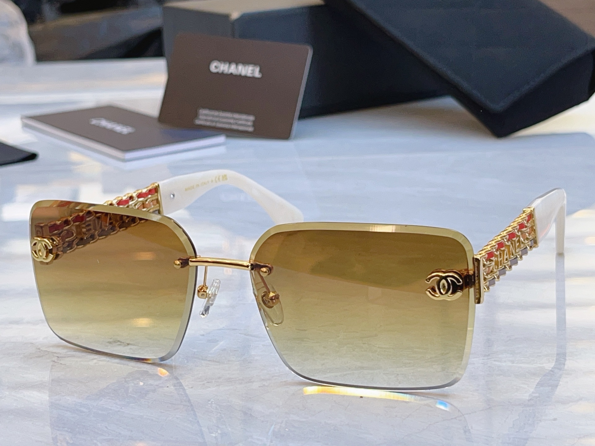 ，【CHANE*】香奈*儿新款太阳镜🕶️，MODEL：CH1902，SIZE：63口17-145