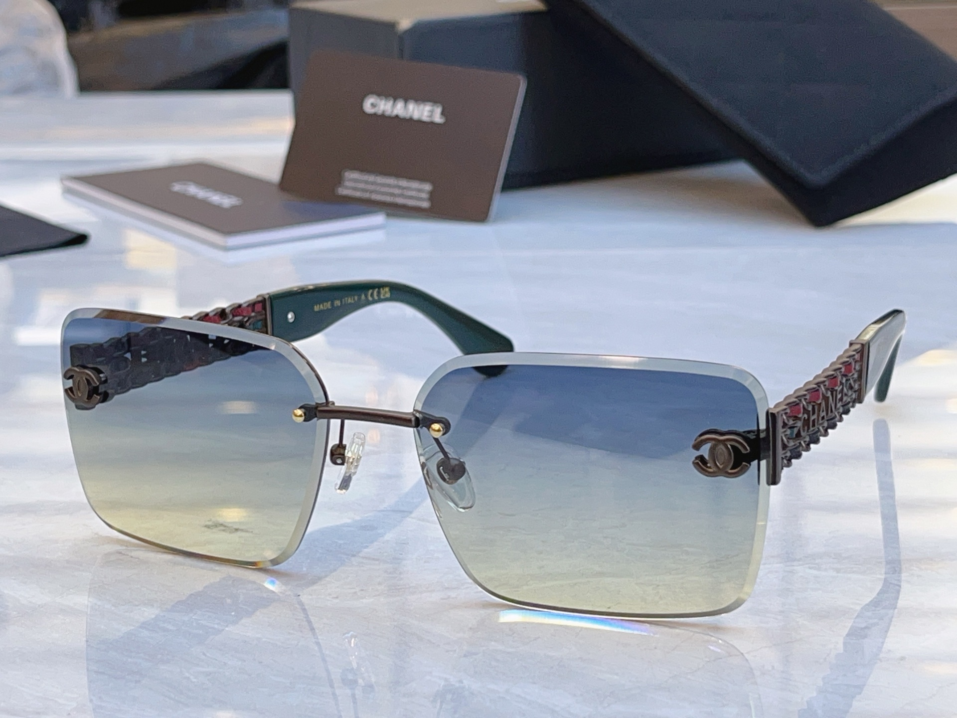 ，【CHANE*】香奈*儿新款太阳镜🕶️，MODEL：CH1902，SIZE：63口17-145