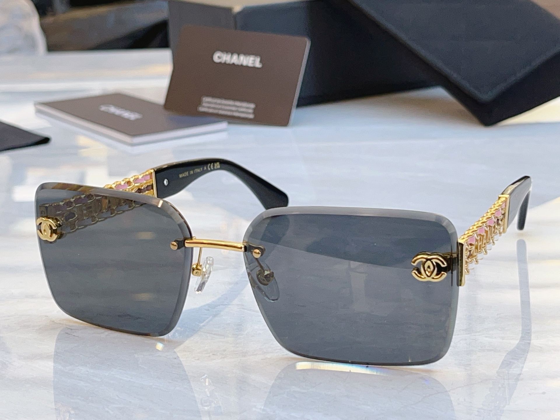 ，【CHANE*】香奈*儿新款太阳镜🕶️，MODEL：CH1902，SIZE：63口17-145