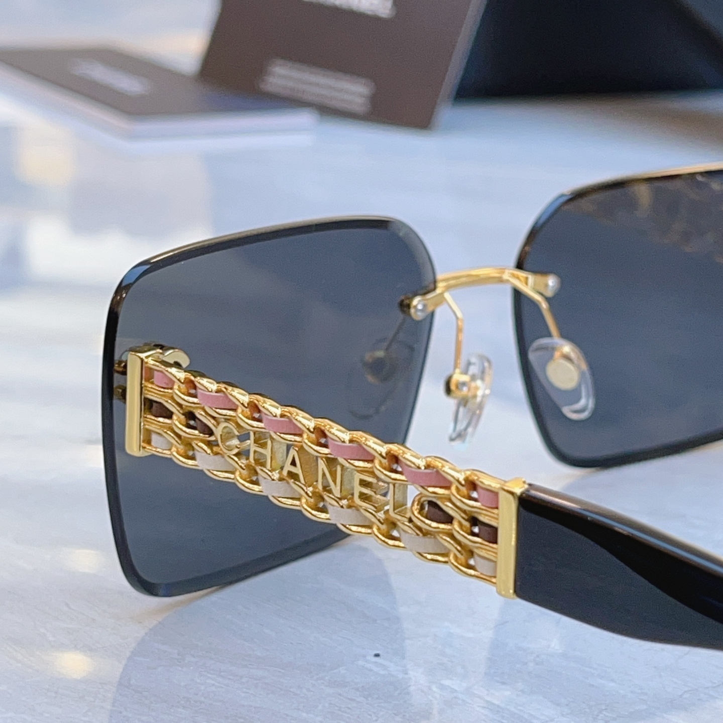 ，【CHANE*】香奈*儿新款太阳镜🕶️，MODEL：CH1902，SIZE：63口17-145