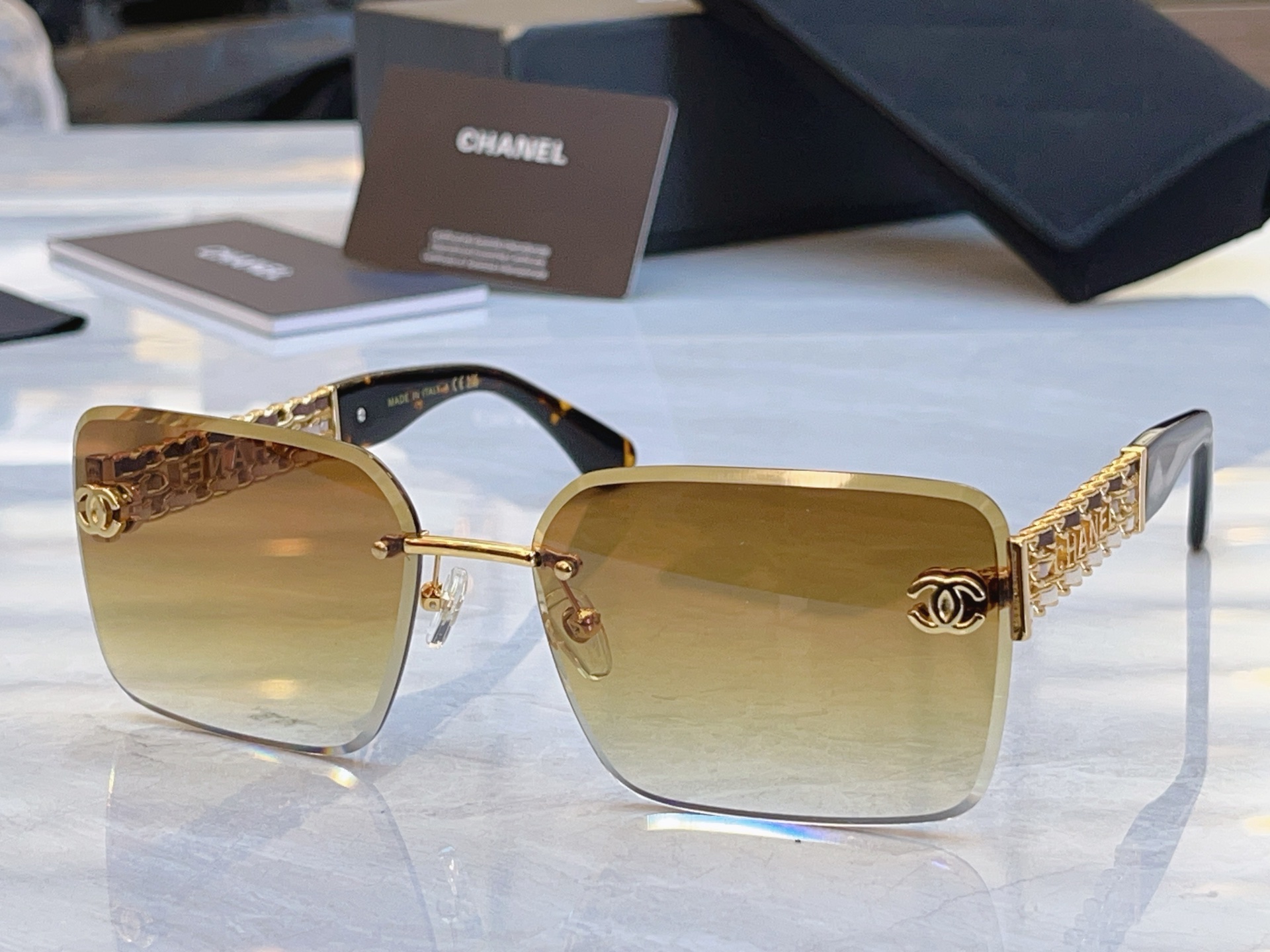 ，【CHANE*】香奈*儿新款太阳镜🕶️，MODEL：CH1902，SIZE：63口17-145