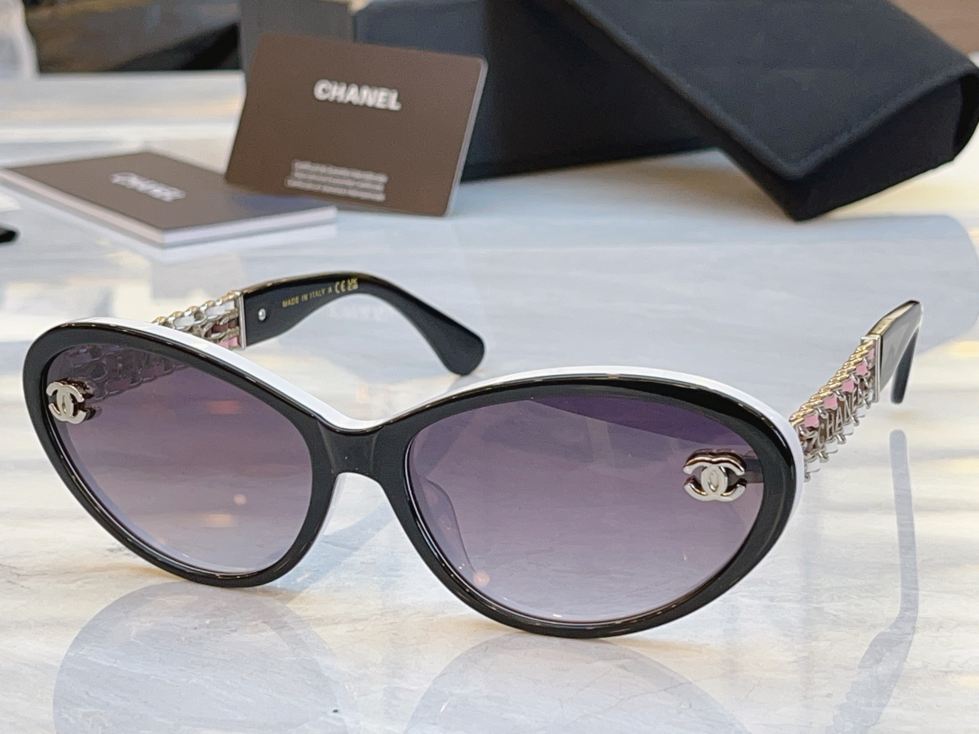 ，【CHANE*】香奈*儿新款太阳镜🕶️，MODEL：CH1900，SIZE：61口17-145