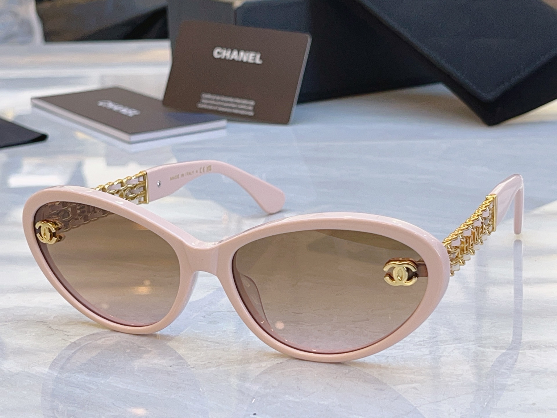 ，【CHANE*】香奈*儿新款太阳镜🕶️，MODEL：CH1900，SIZE：61口17-145