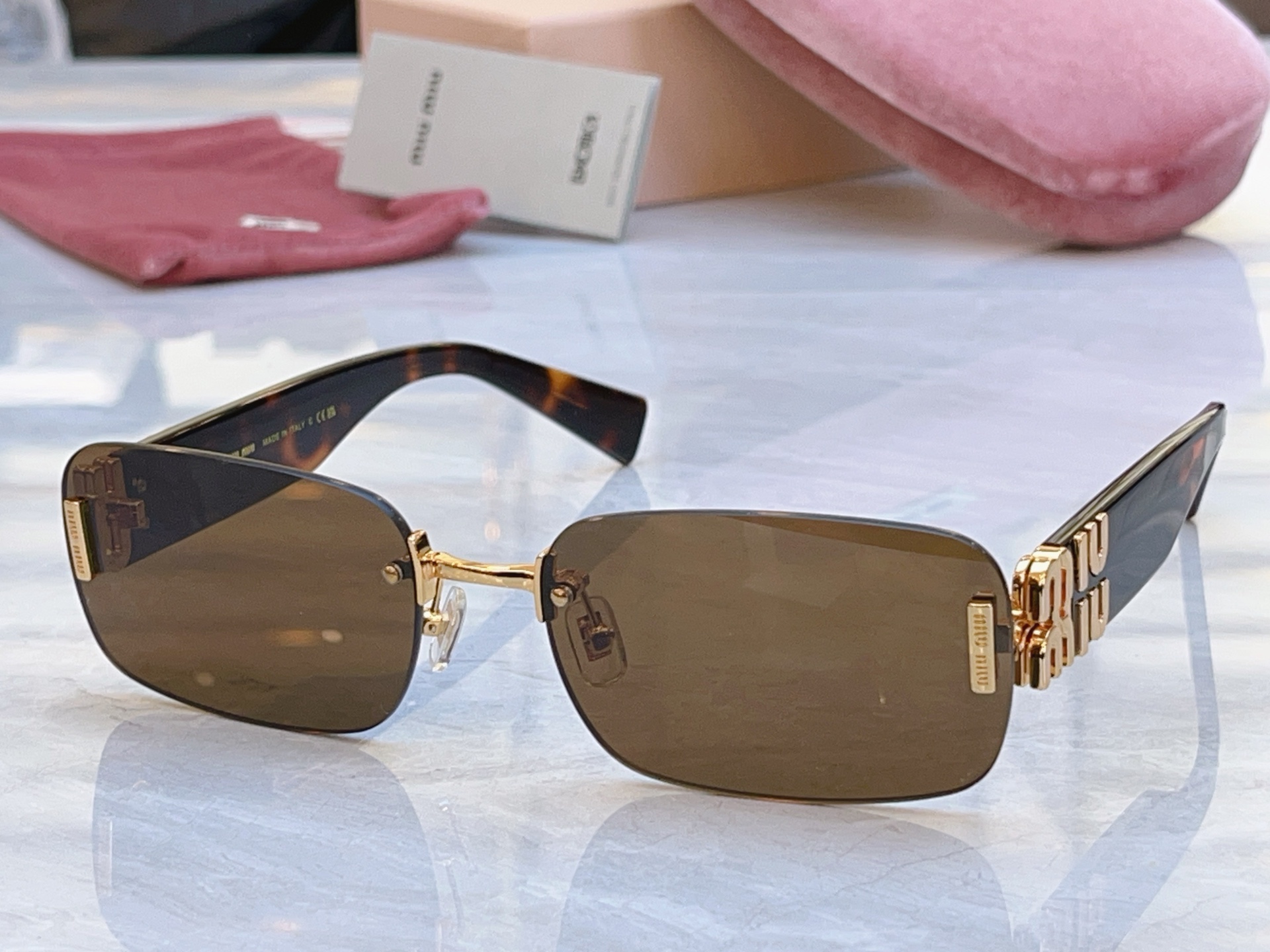 ，【MIUMI*】缪*缪新款太阳镜，Mod: MU 168AV，SIZE:62口19-140