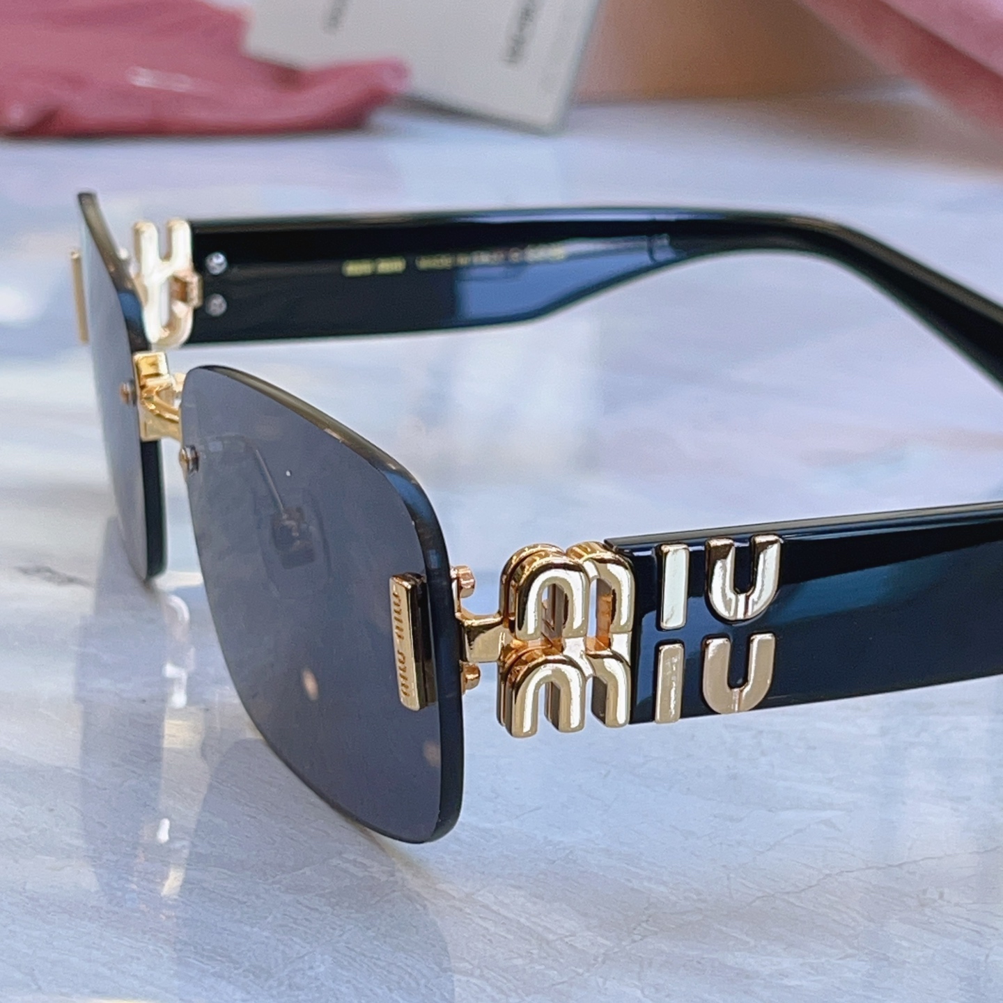 ，【MIUMI*】缪*缪新款太阳镜，Mod: MU 168AV，SIZE:62口19-140