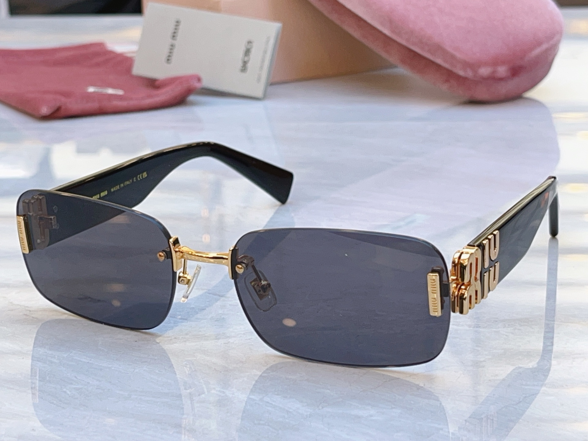 ，【MIUMI*】缪*缪新款太阳镜，Mod: MU 168AV，SIZE:62口19-140