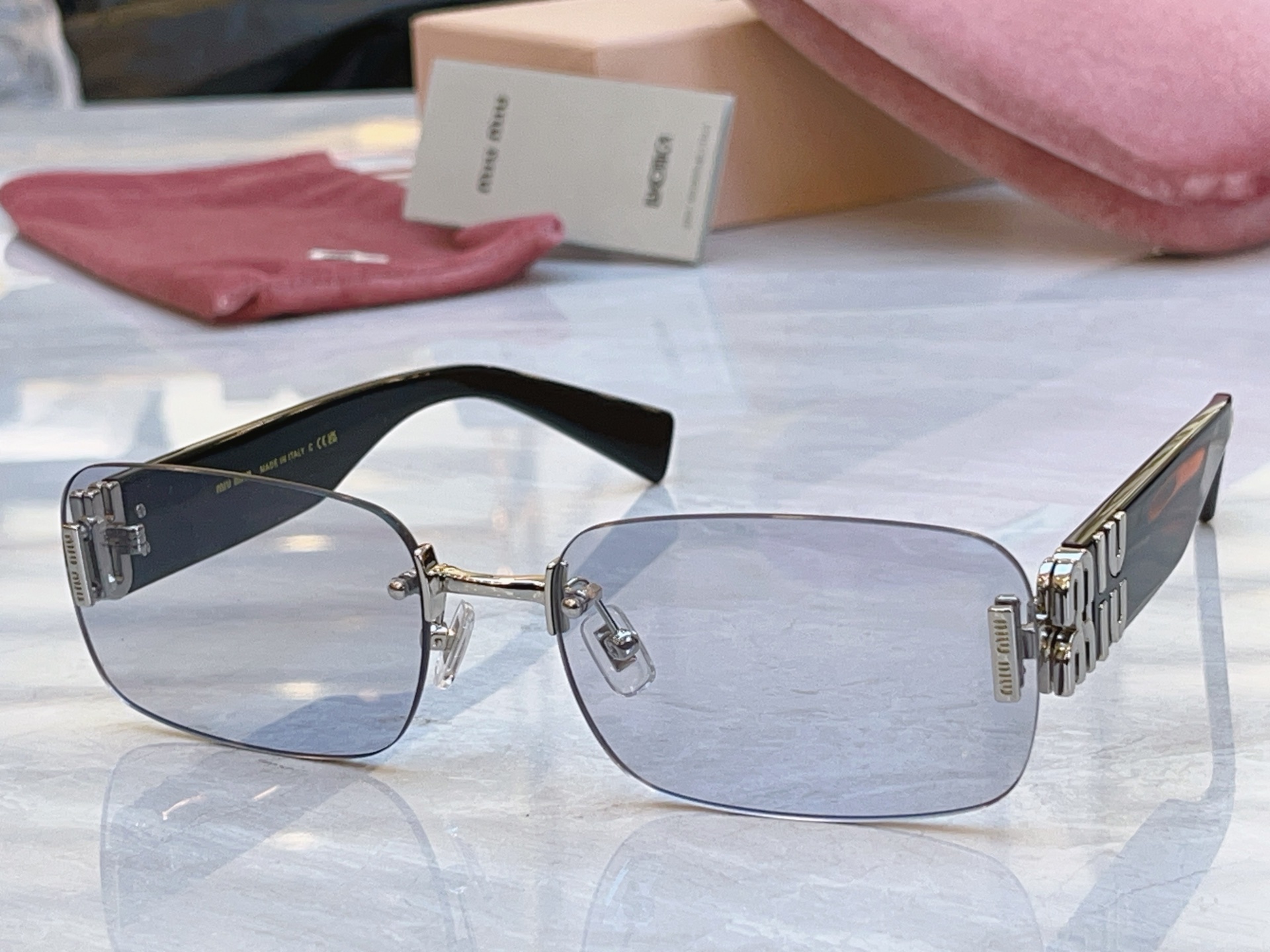 ，【MIUMI*】缪*缪新款太阳镜，Mod: MU 168AV，SIZE:62口19-140