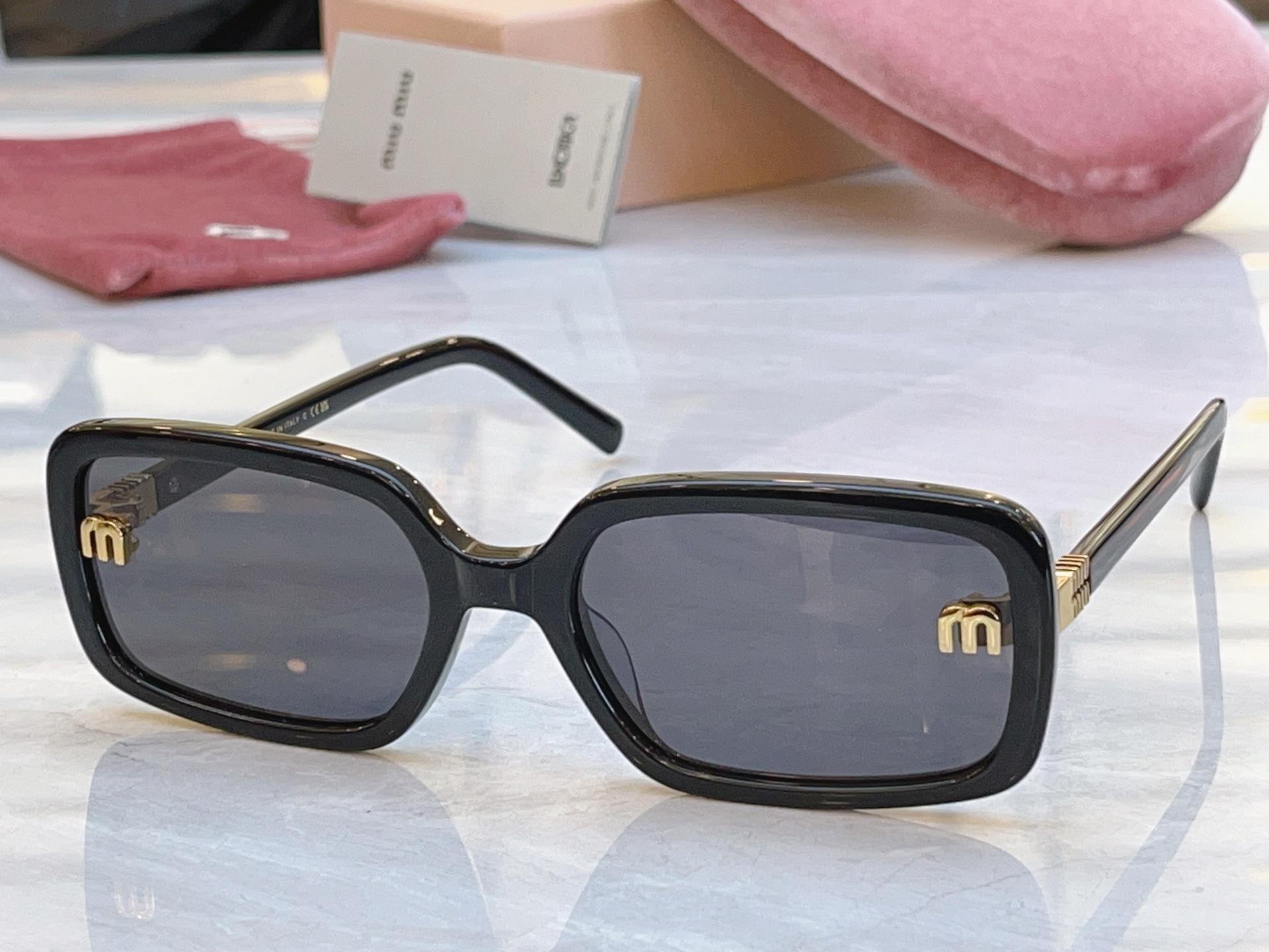 ，【MIUMI*】缪*缪新款太阳镜，Mod: MU 155AV，SIZE:59口20-143