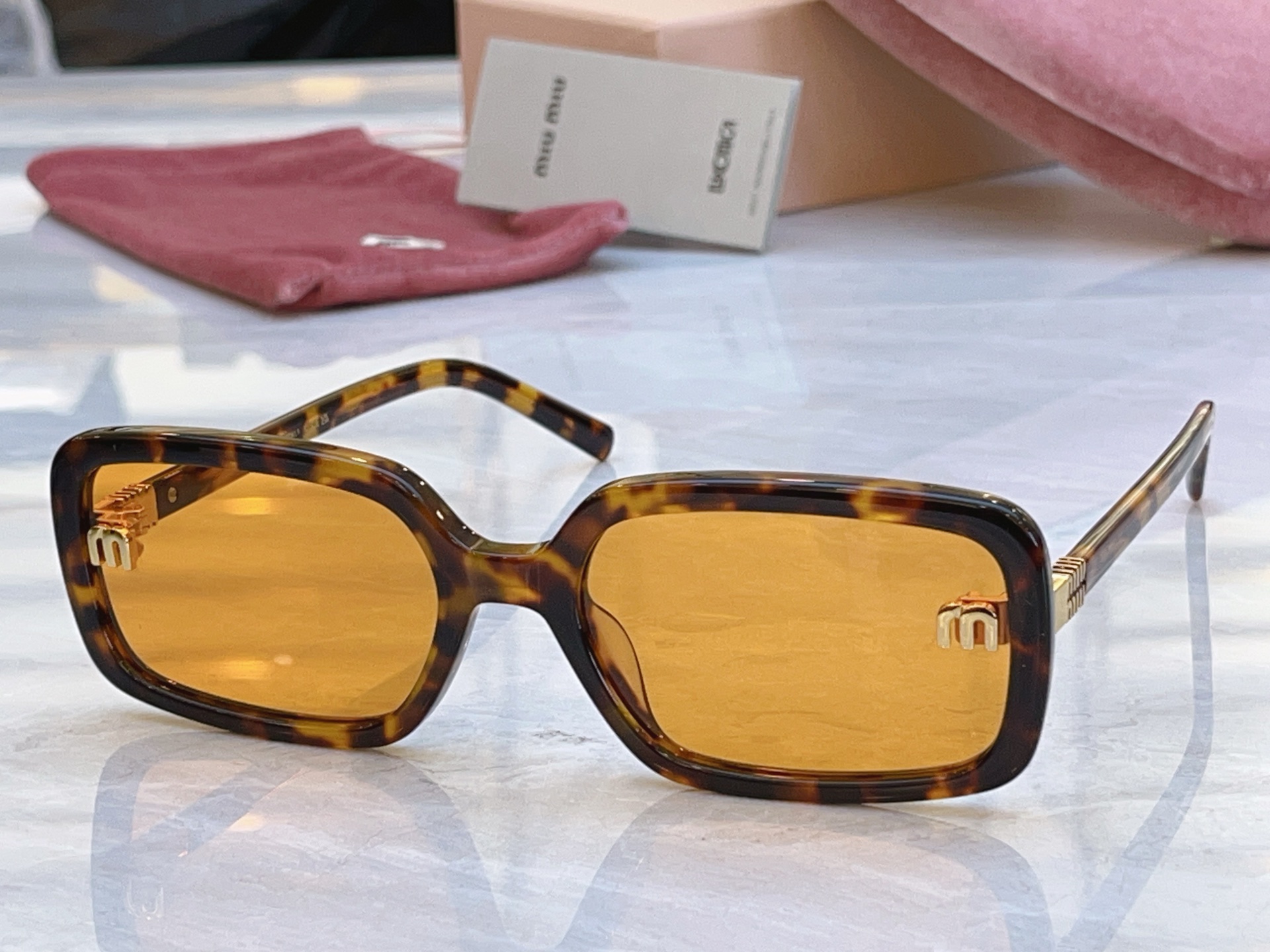 ，【MIUMI*】缪*缪新款太阳镜，Mod: MU 155AV，SIZE:59口20-143