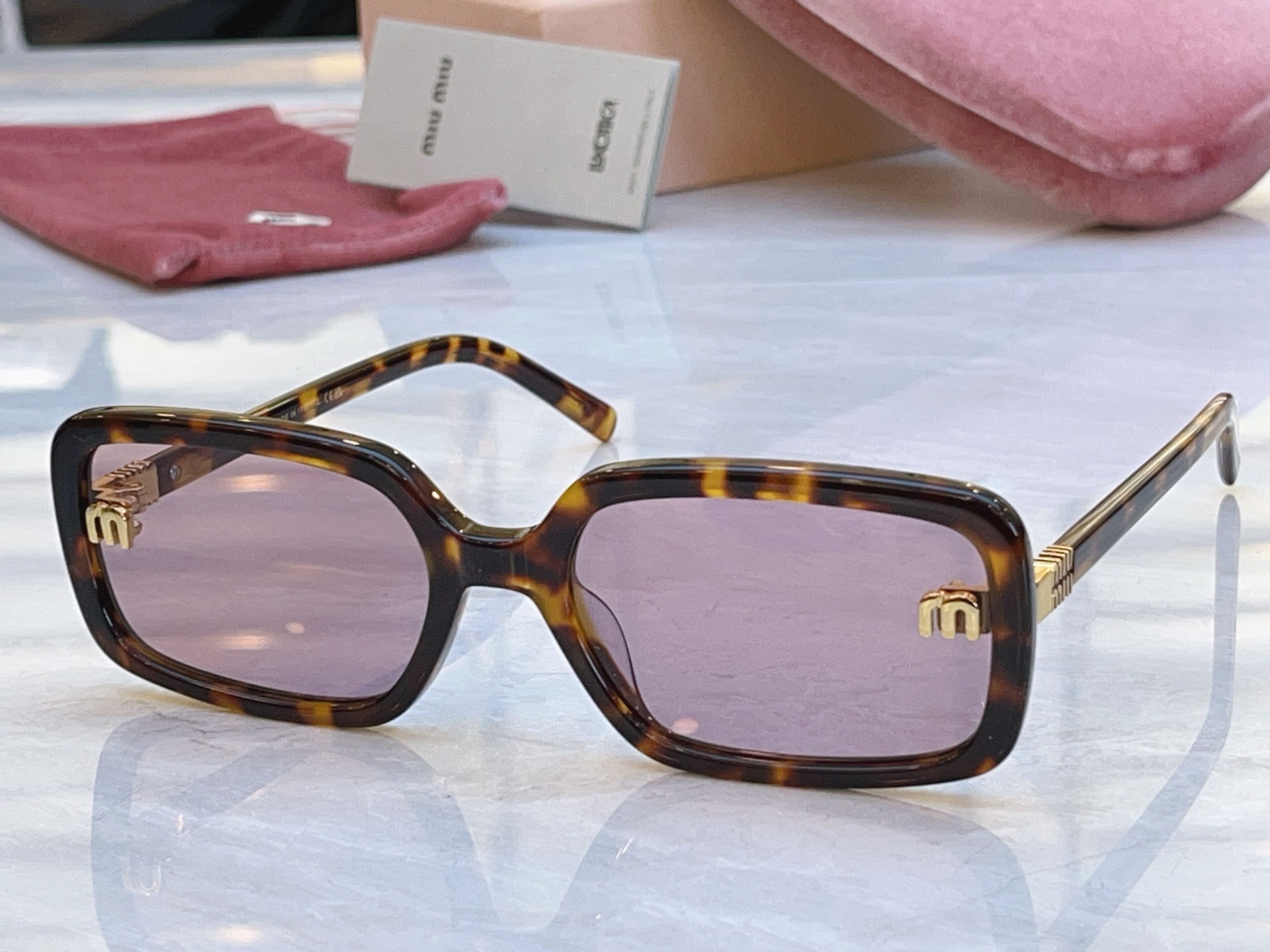 ，【MIUMI*】缪*缪新款太阳镜，Mod: MU 155AV，SIZE:59口20-143