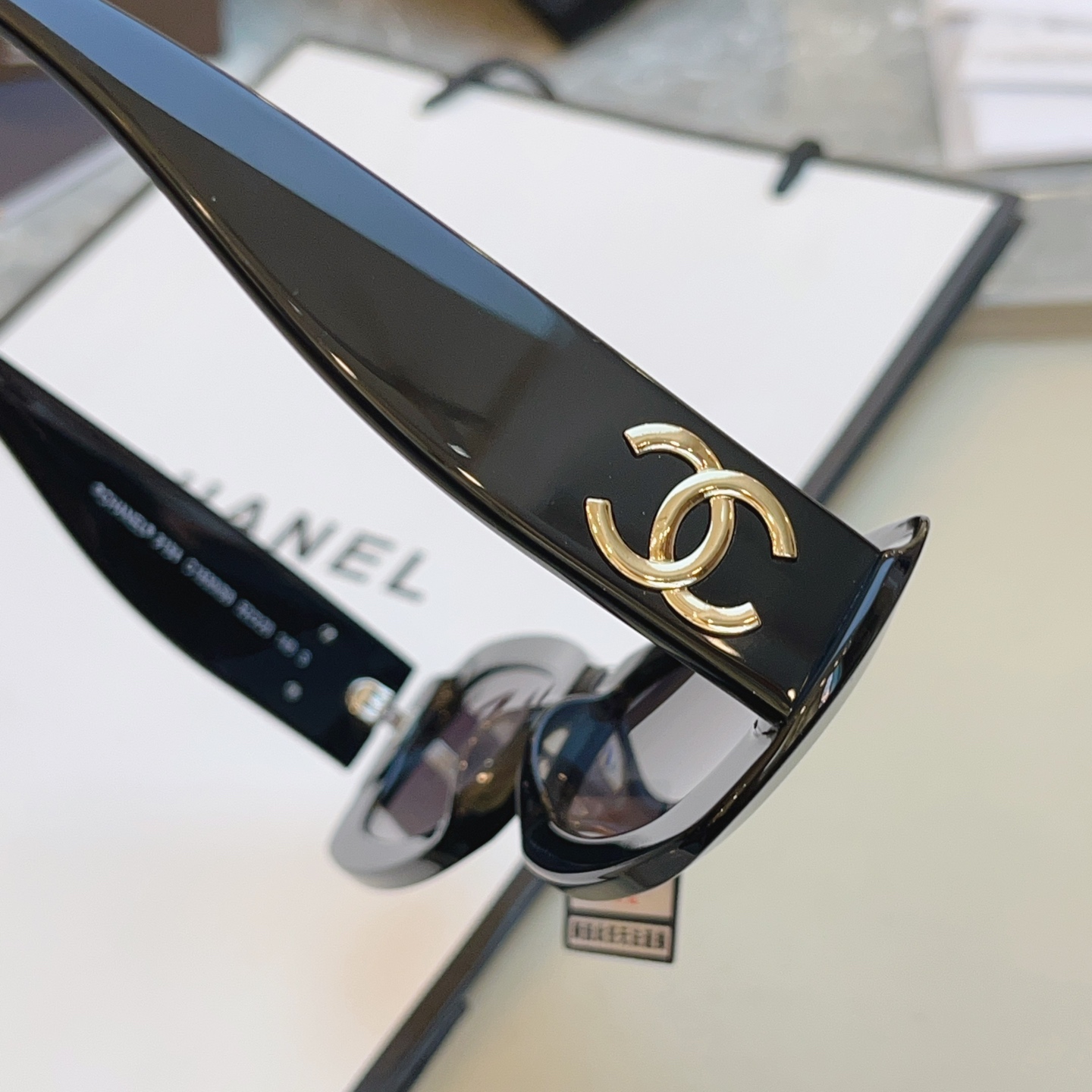 ，【CHANE*】香奈儿新款太阳镜，MODEL：9184，SIZE：52口20-140