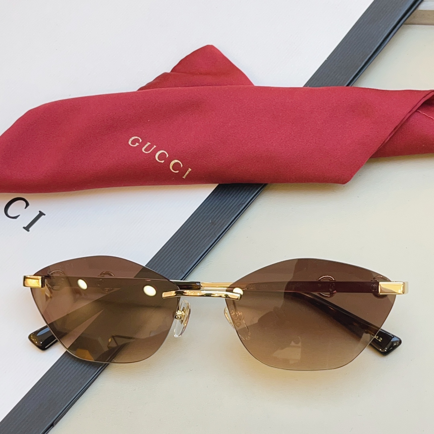 ，【GUCC*】古*驰新款太阳镜 高版本✨，MODEL：GG2050SA，SIZE：60口17-140 