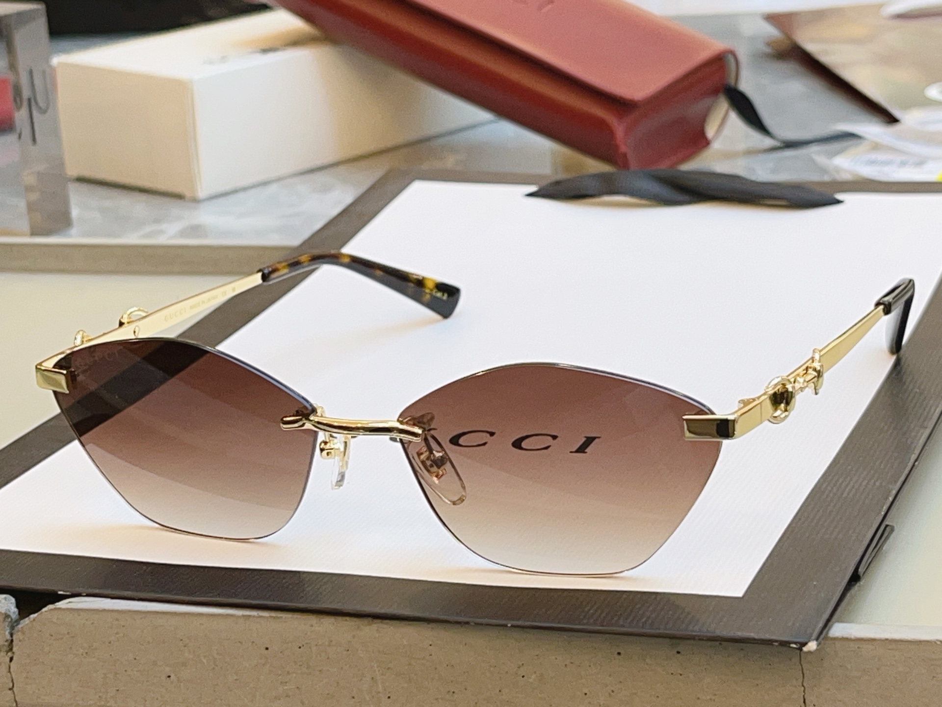 ，【GUCC*】古*驰新款太阳镜 高版本✨，MODEL：GG2050SA，SIZE：60口17-140 