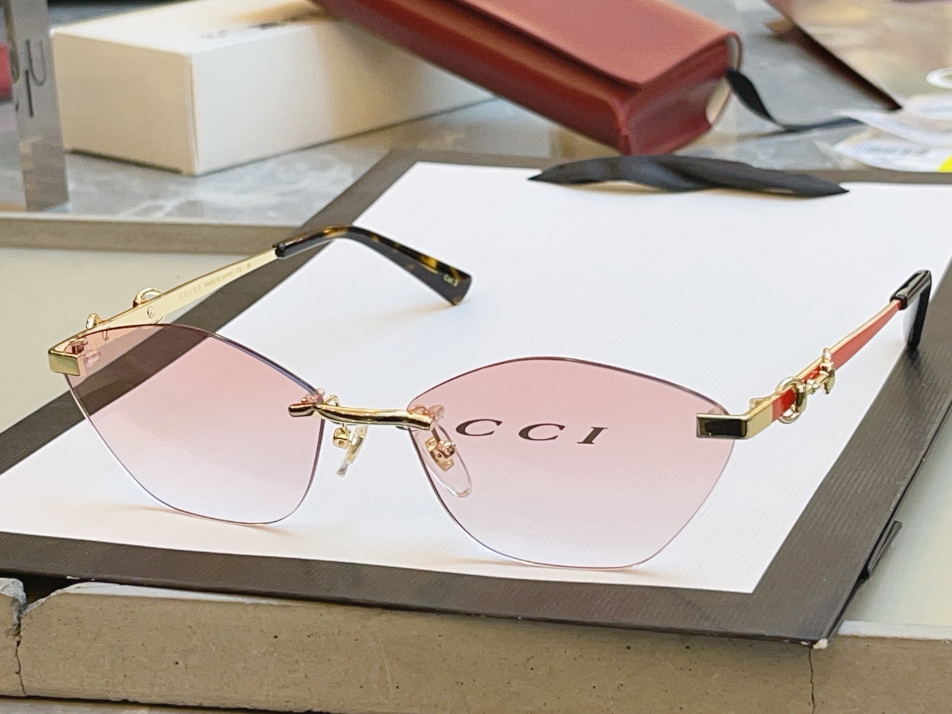 ，【GUCC*】古*驰新款太阳镜 高版本✨，MODEL：GG2050SA，SIZE：60口17-140 
