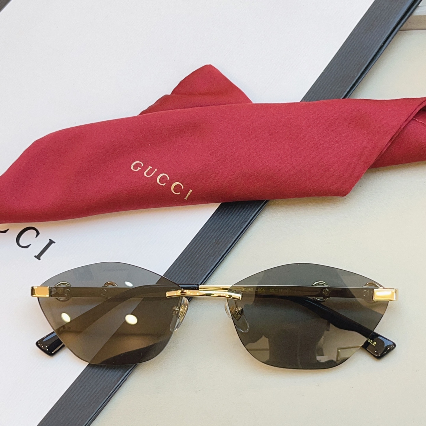 ，【GUCC*】古*驰新款太阳镜 高版本✨，MODEL：GG2050SA，SIZE：60口17-140 