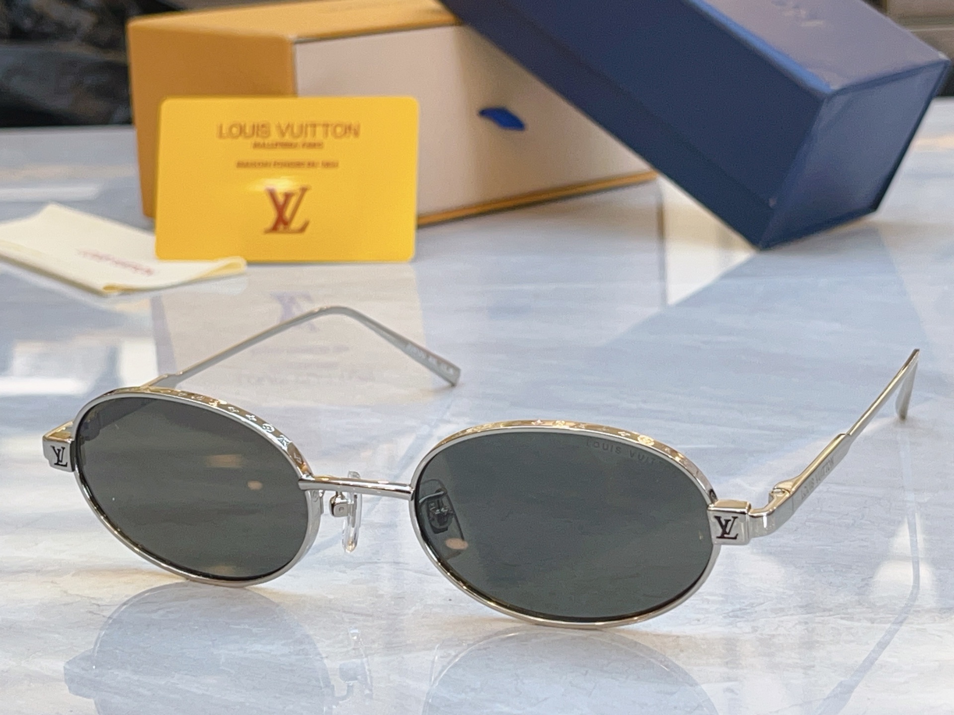 ，【LOUIS VUITTO*】路易*威登新款太阳镜，MODEL：Z2912U，SIZE：53口20-1