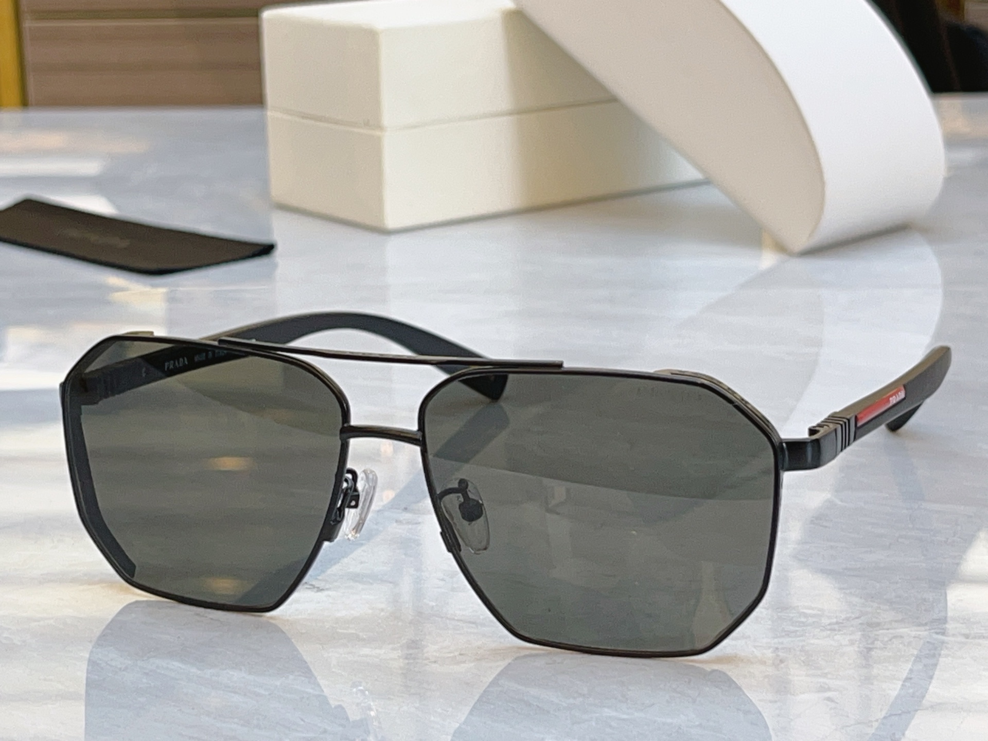 ，【PRAD*】普拉*达新款太阳镜🕶️，MODEL：PR 182，SIZE：61口14-145