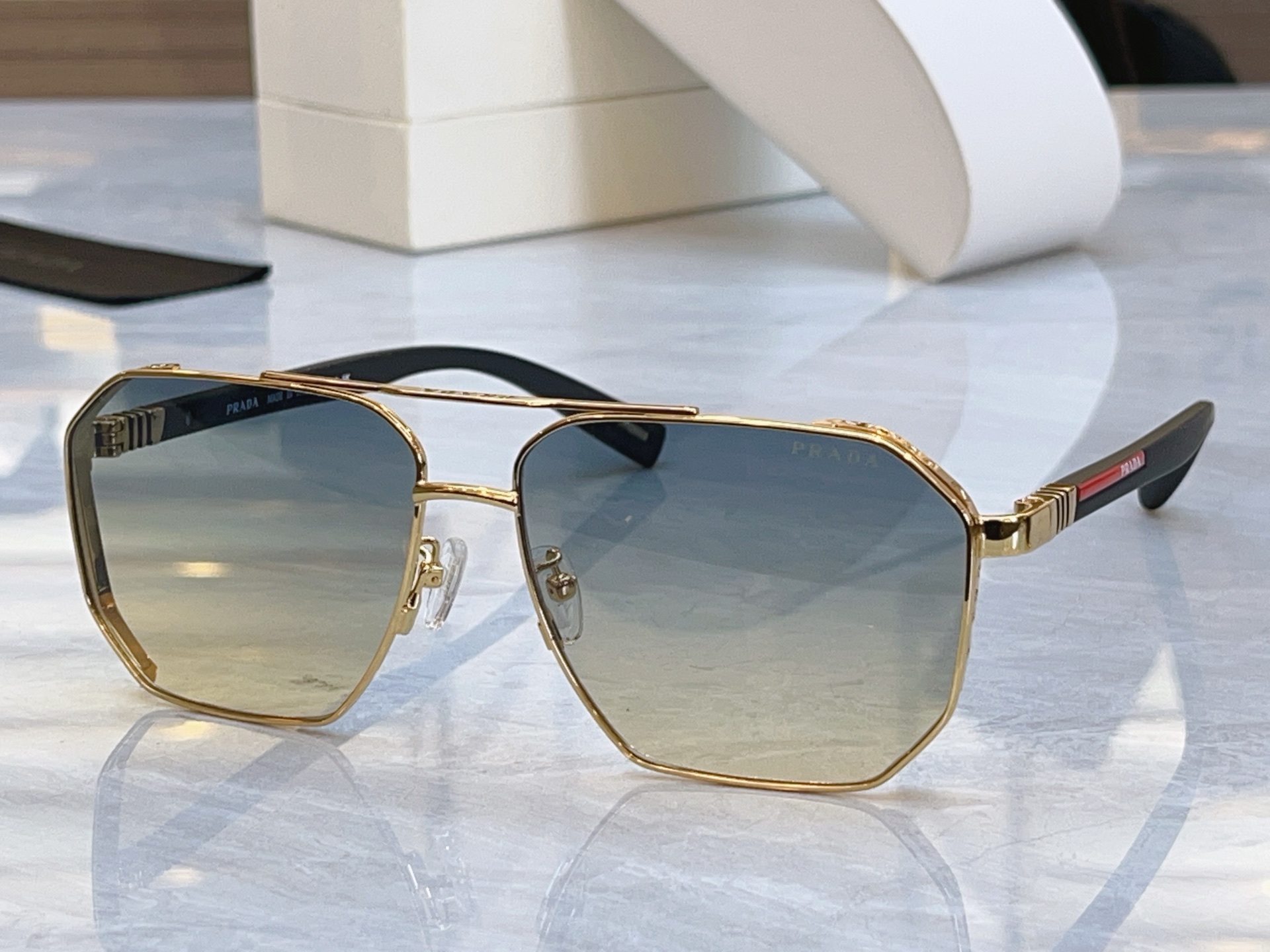 ，【PRAD*】普拉*达新款太阳镜🕶️，MODEL：PR 182，SIZE：61口14-145