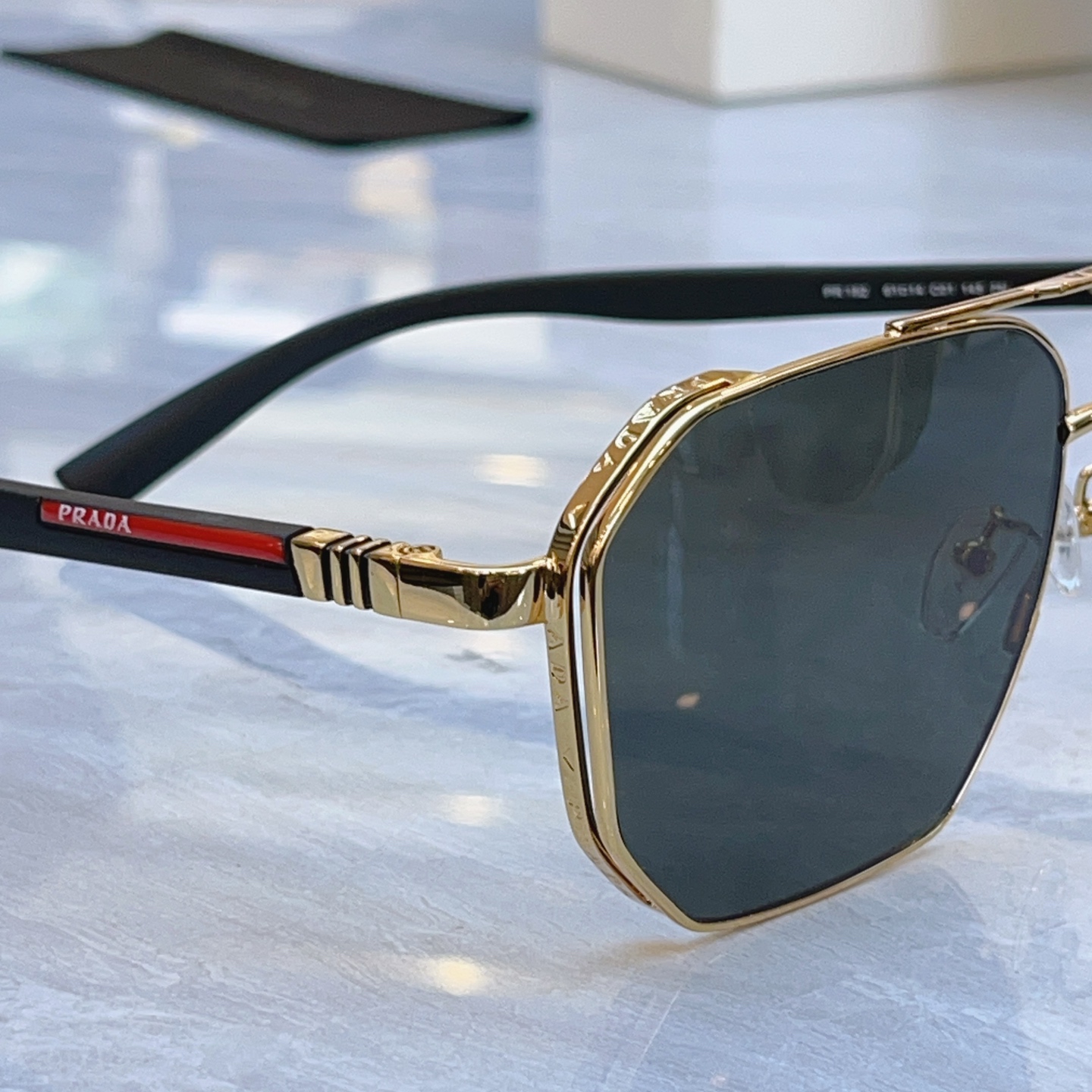 ，【PRAD*】普拉*达新款太阳镜🕶️，MODEL：PR 182，SIZE：61口14-145